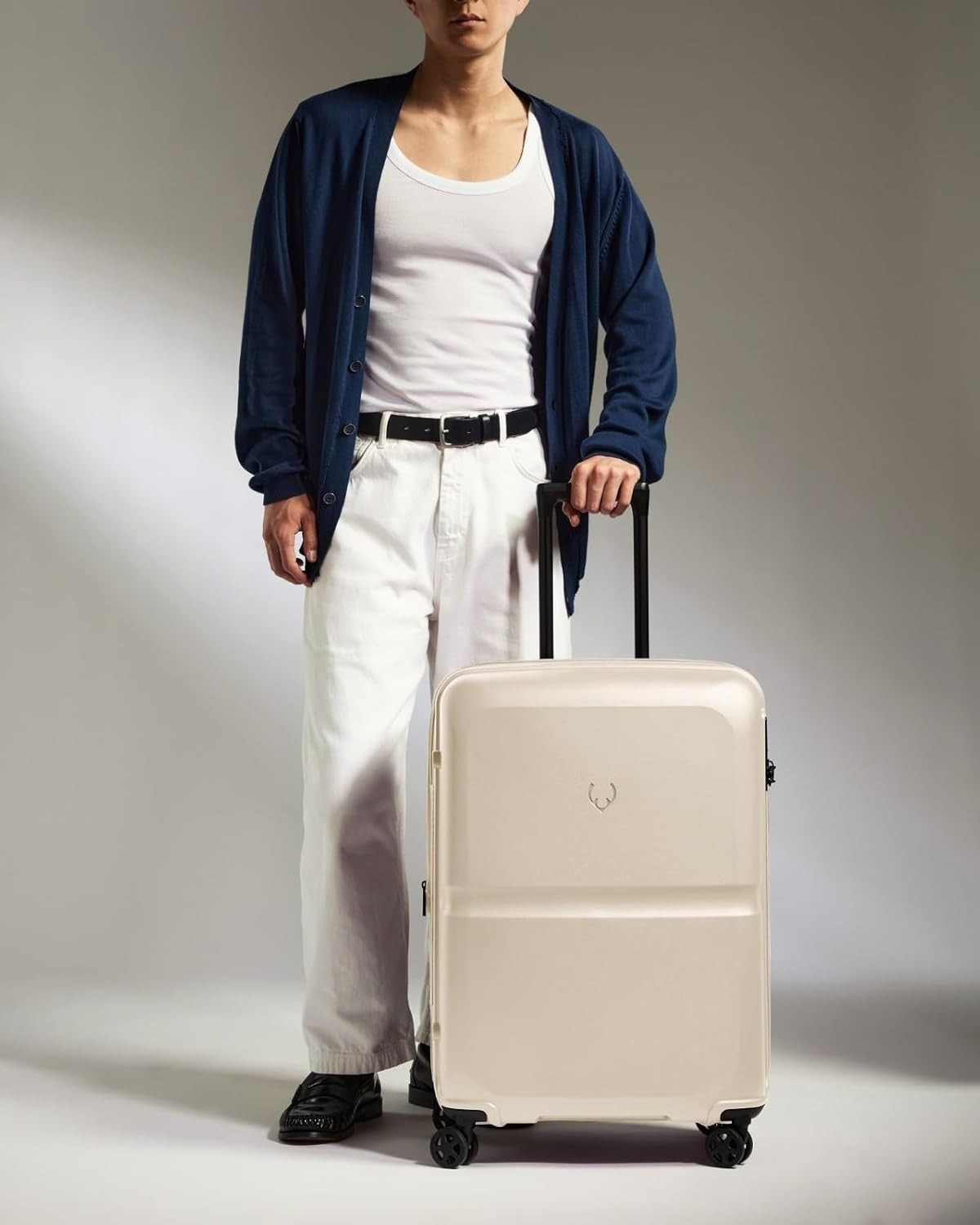 Medium Hard Shell Suitcase Expandable 4 Spinner Wheels TSA Lock 68cm