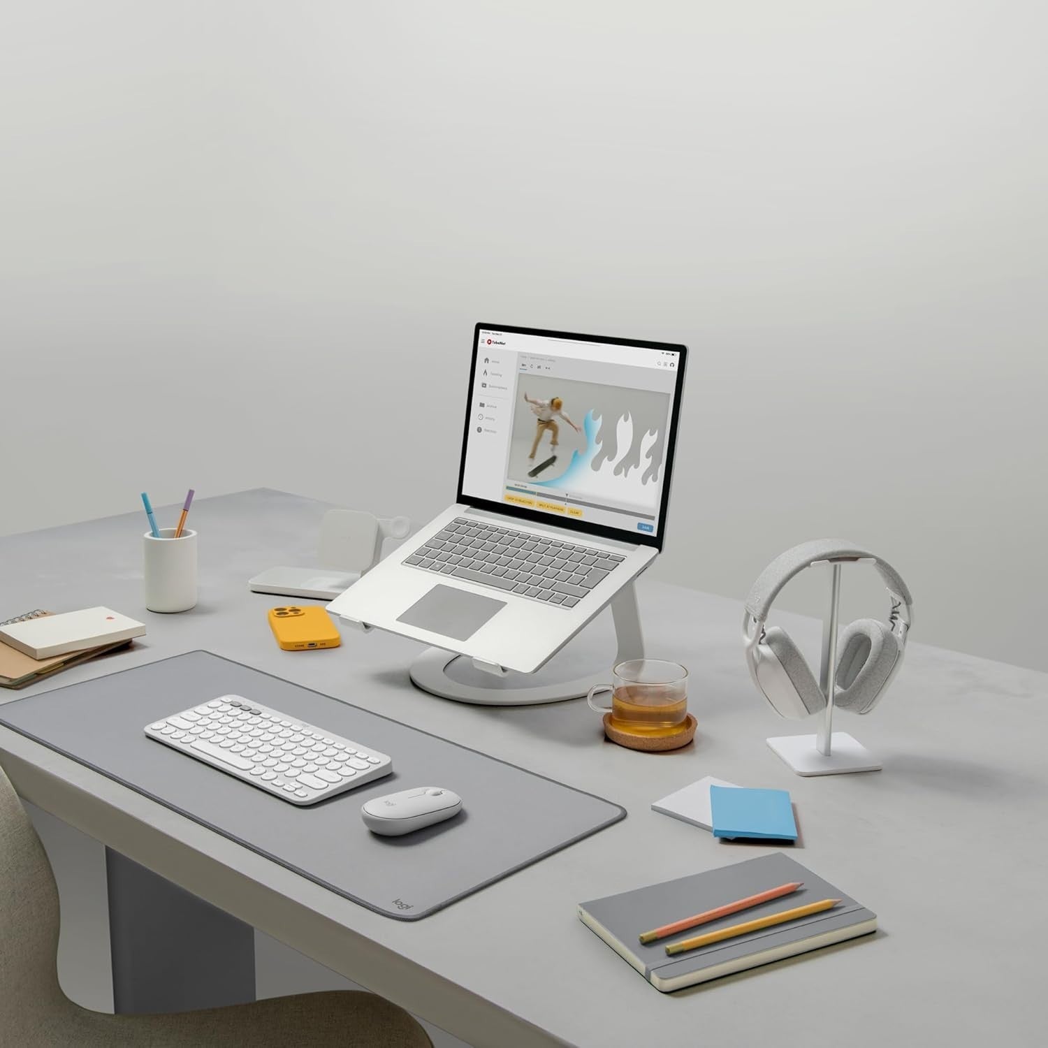 White Bluetooth Wireless Mouse Silent Click Ultra Slim Lightweight Office Travel