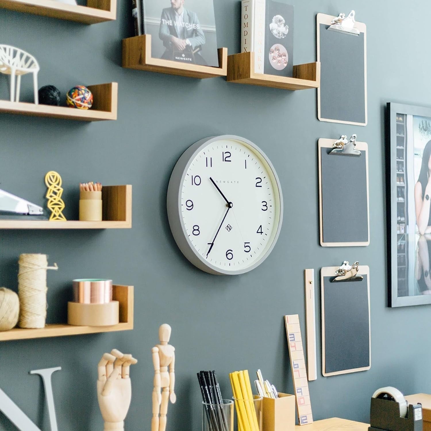 Modern Large Round Wall Clock | Easy-Read Numbers | Kitchen & Living Room