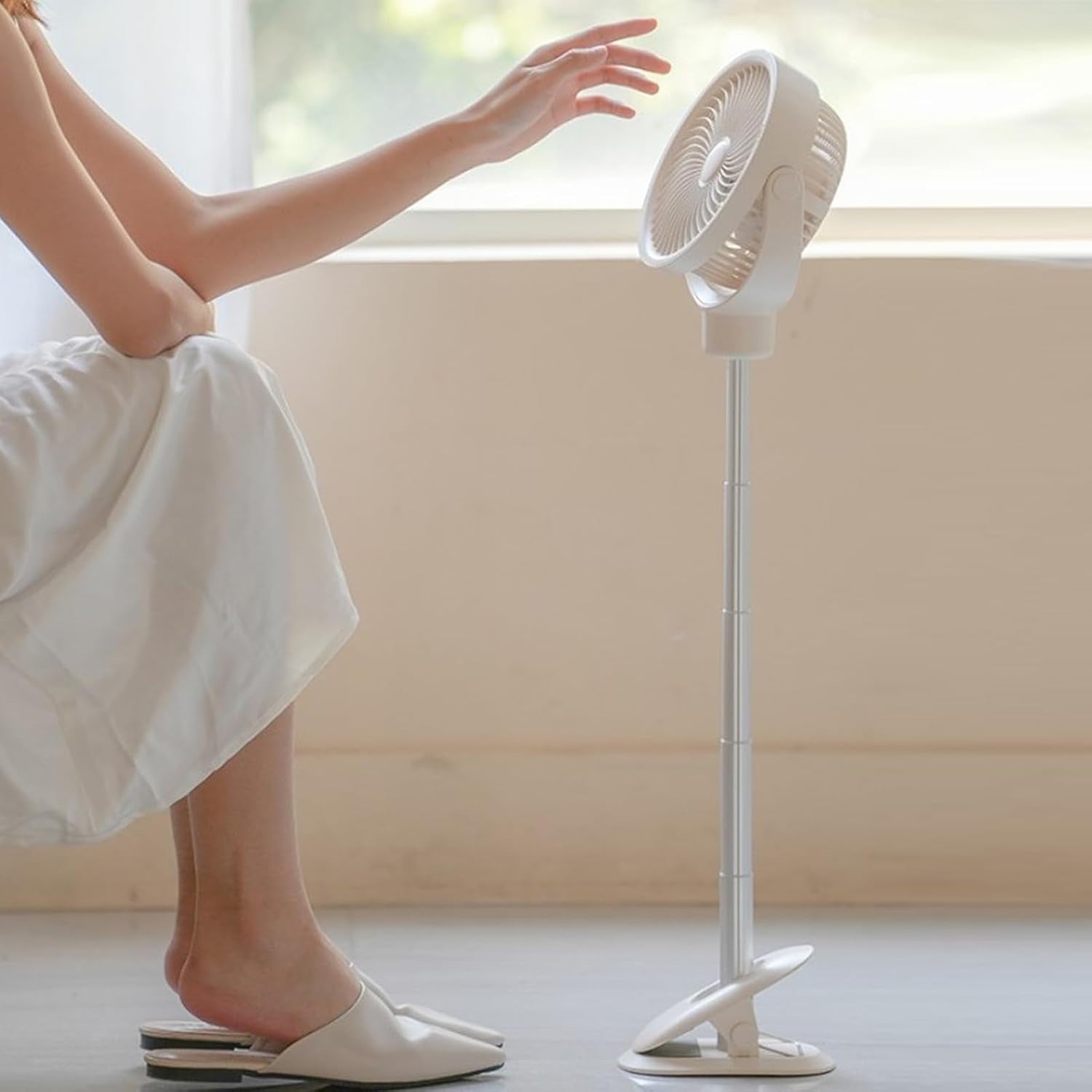 Clip-On Desk & Floor Fan – 4-Speed Telescopic USB Rechargeable with LED Light