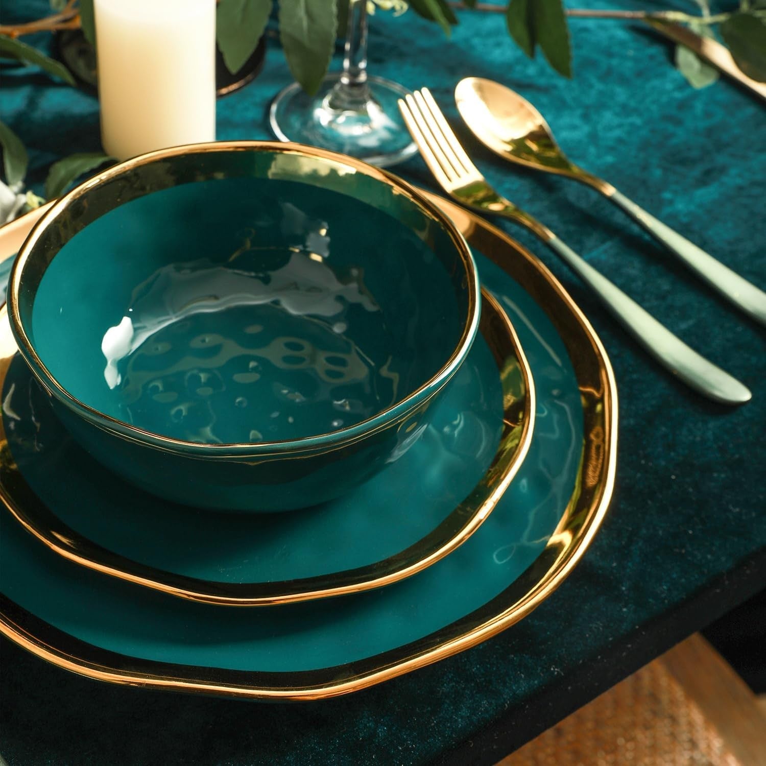 Green Gold Rim Dinnerware Set 16 Piece Porcelain Plates Bowls Service for 4