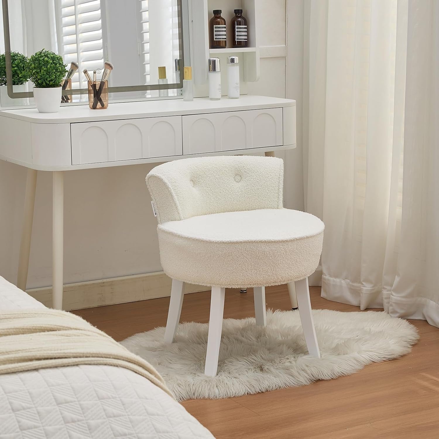 White Teddy Velvet Dressing Table Chair – Tufted Back Makeup Vanity Seat
