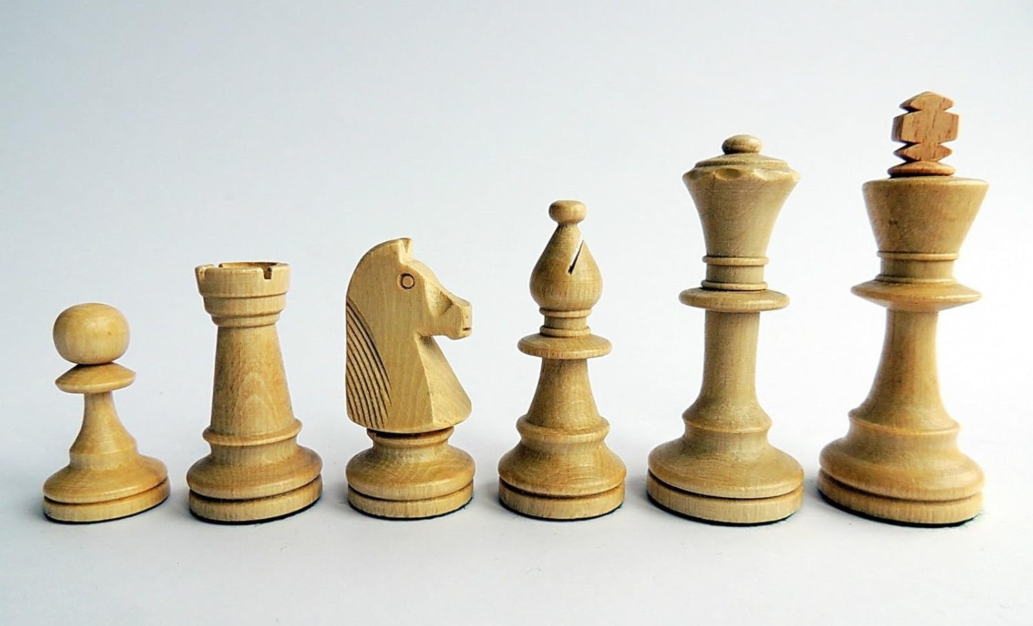 Staunton No.5 Weighted Wooden Chess Pieces with Stylish Red Storage Box