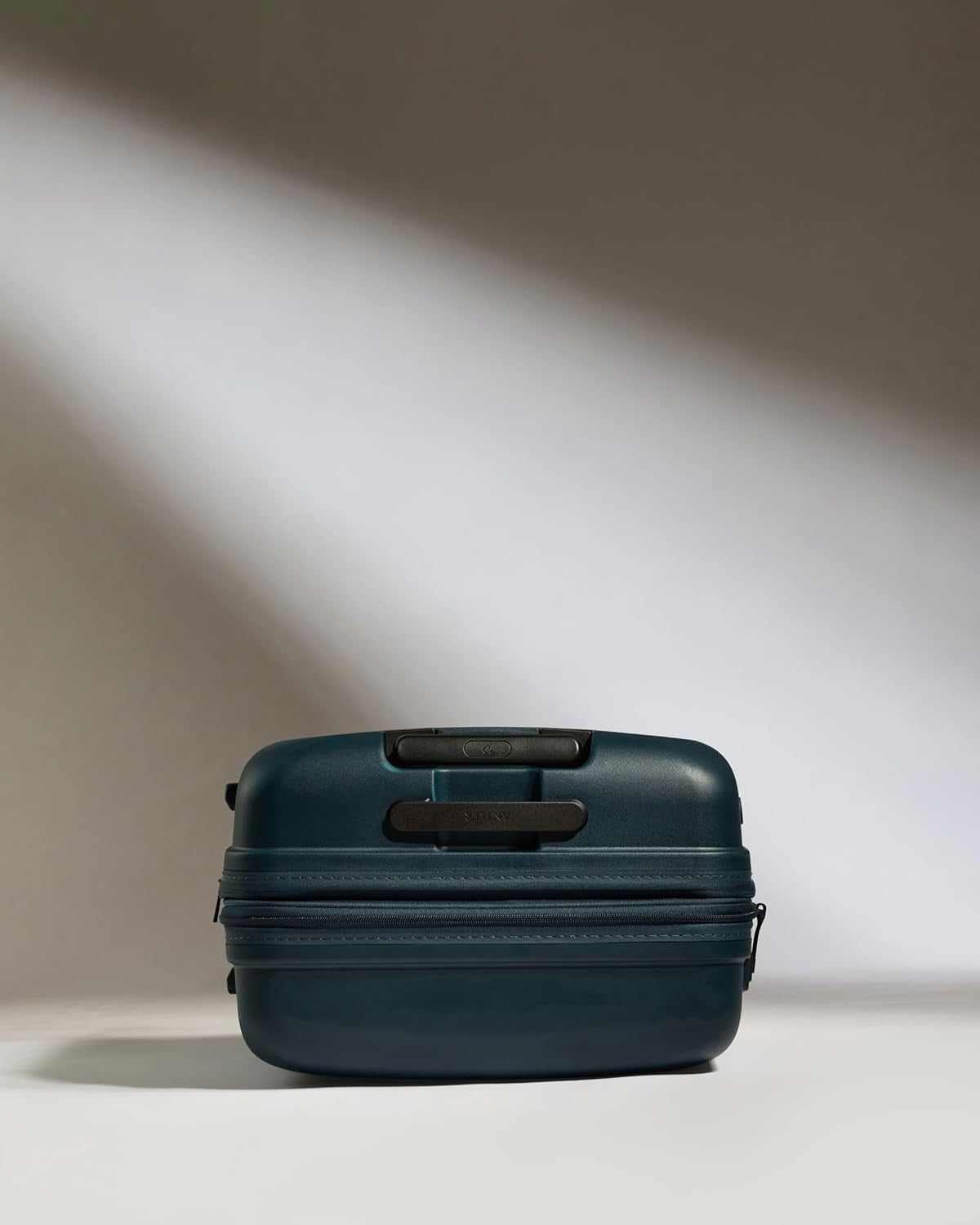 Medium Hard Shell Suitcase Expandable 4 Spinner Wheels TSA Lock 68cm Indigo