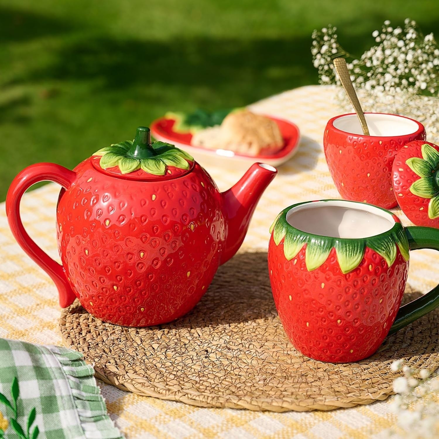 Strawberry Ceramic Teapot 3 Cup Tea Pot Cottage Garden Tableware