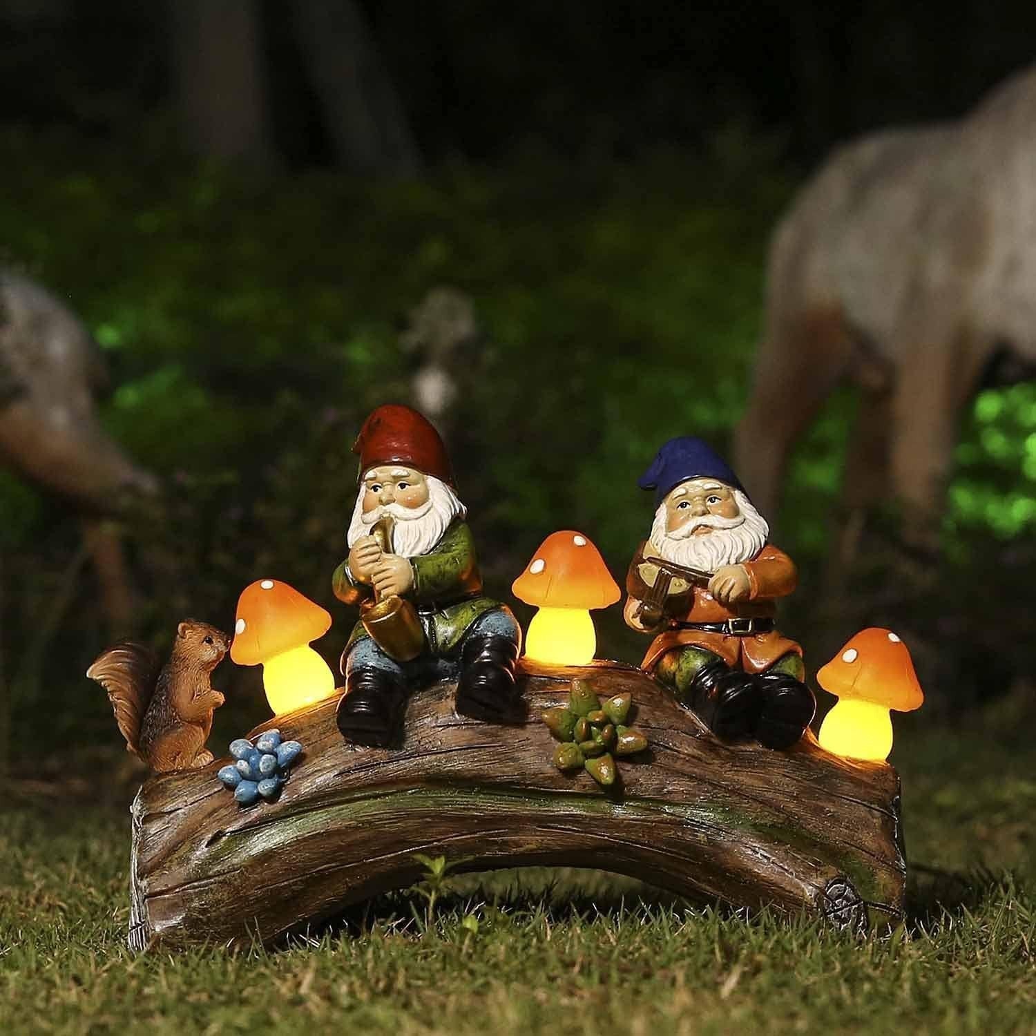 Solar Gnome Garden Ornament with LED Mushrooms Patio Lawn Resin Statue 22.5cm