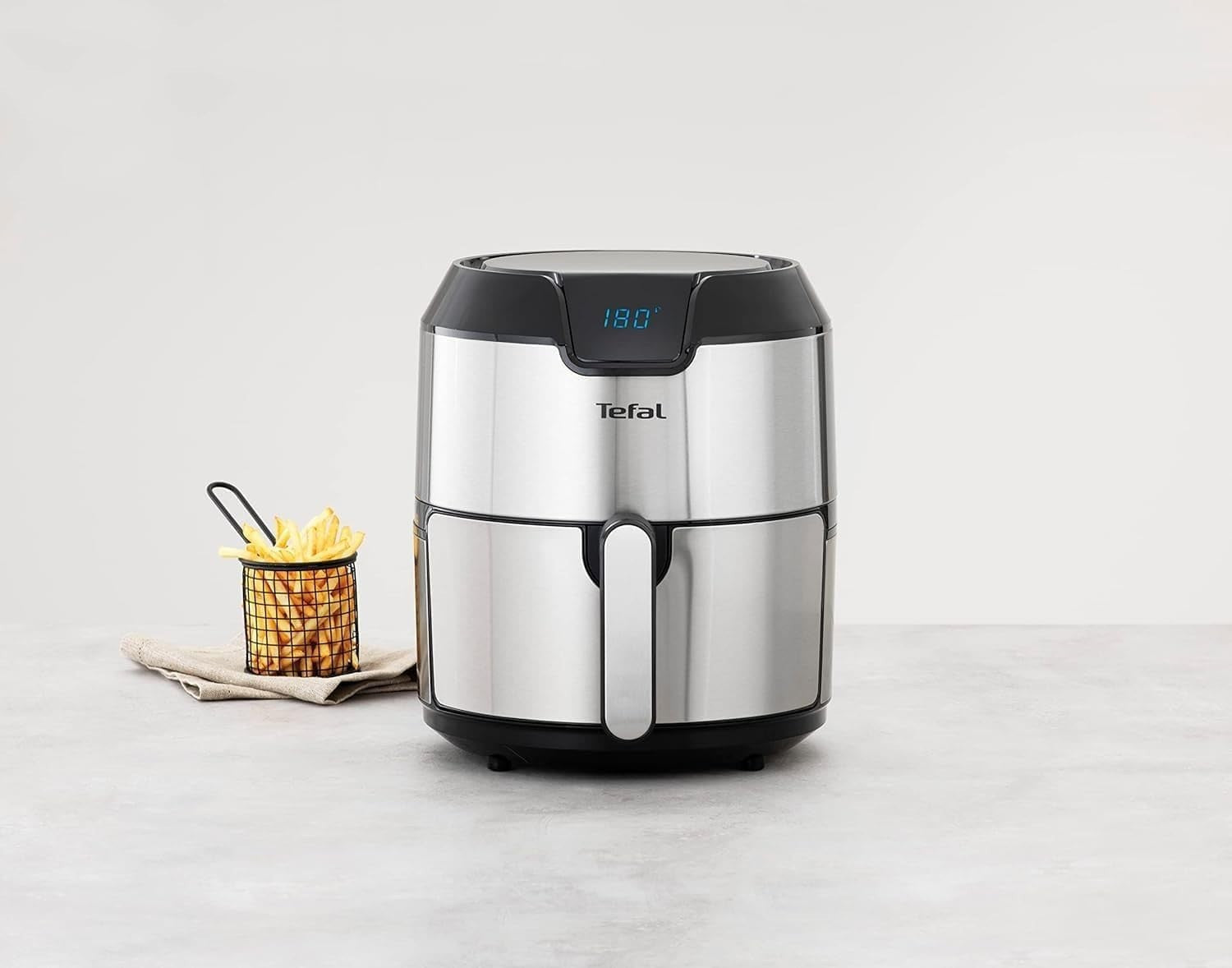XL Air Fryer 4.2L 1500W Digital Touchscreen 6 Programs Grill Roast Bake