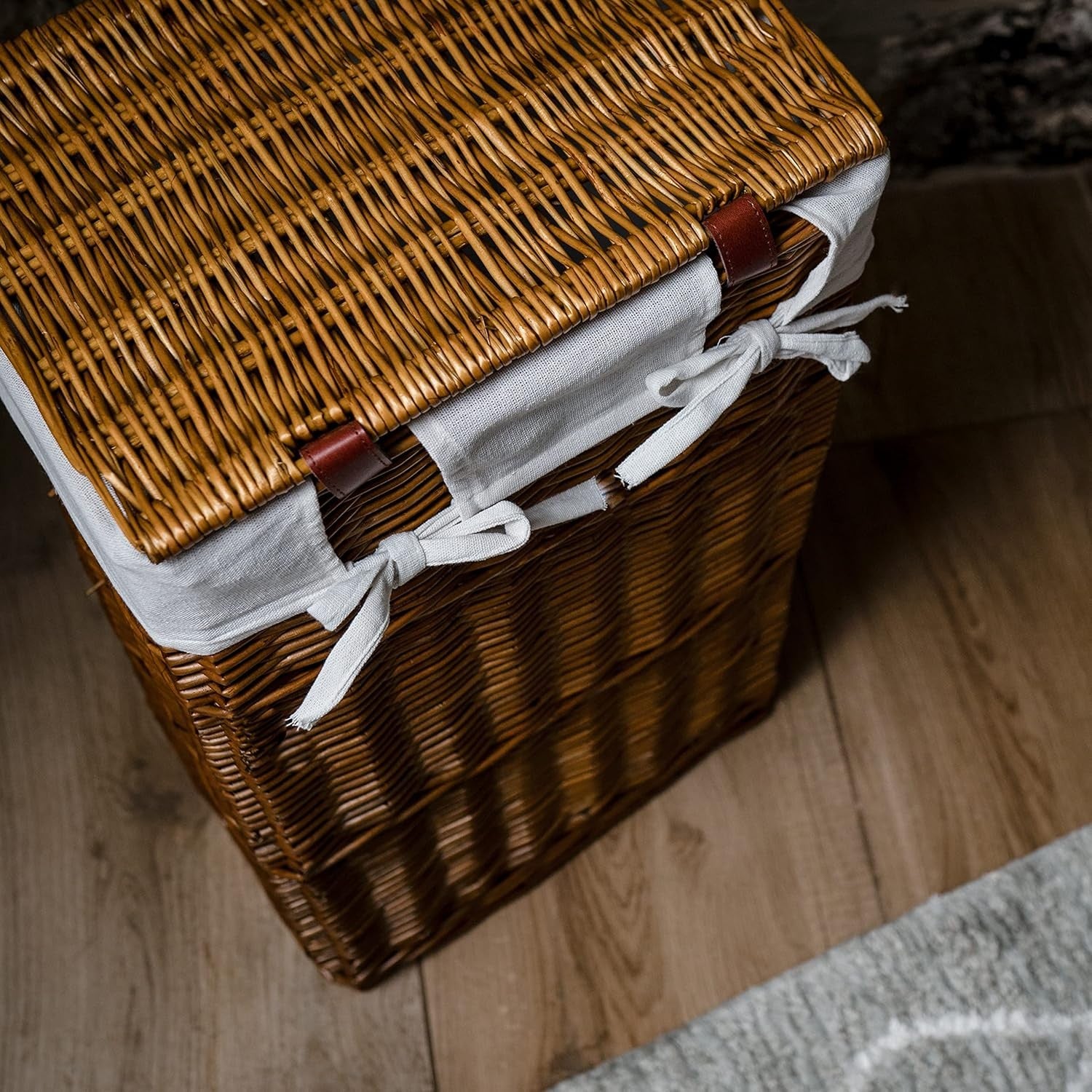 Large Wicker Laundry Basket with Lid & Washable Liner – Distilled Brown Hamper