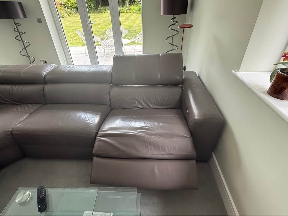 Splendid Grey Leather Corner Sofa (PTP)