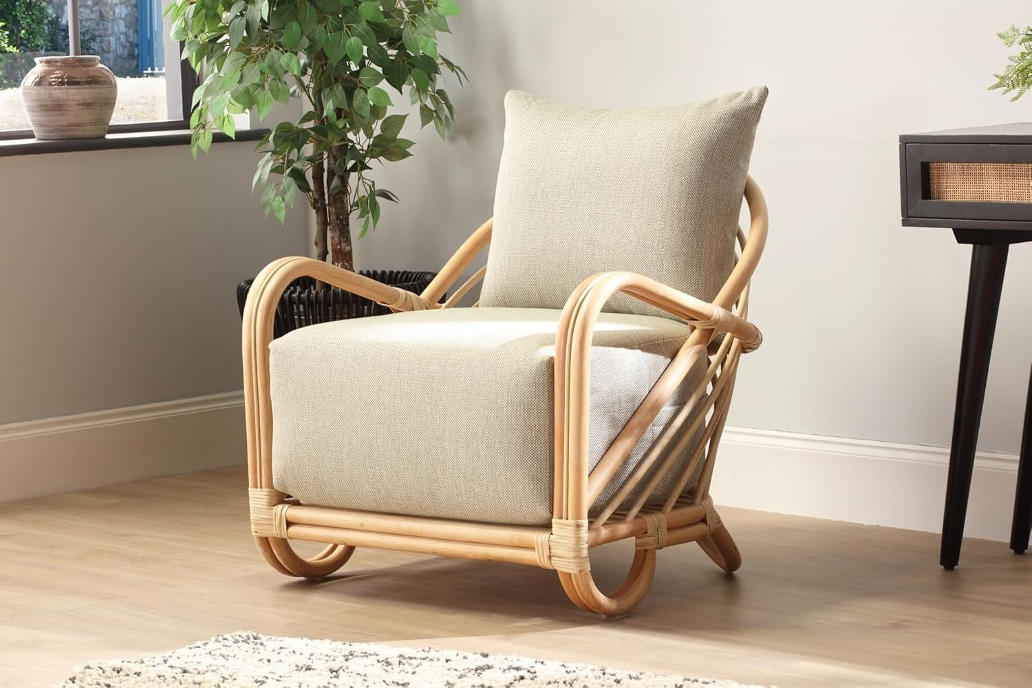 Luxury Rattan Accent Armchair Indoor Woven Chair for Bedroom Living Room