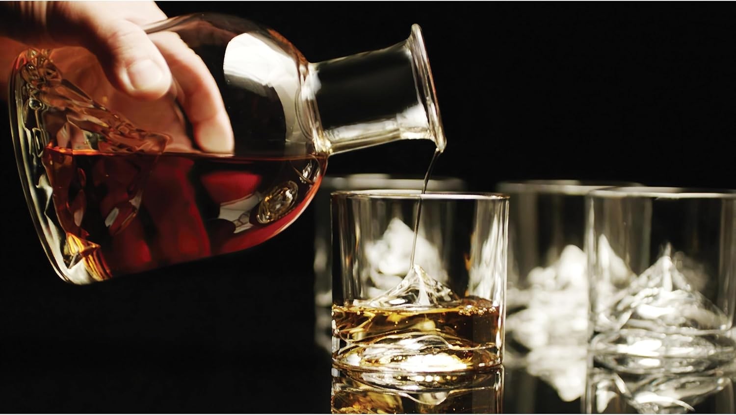 1L Whiskey Decanter Gift Set with 4 Glasses | Premium Crystal Mountain Design