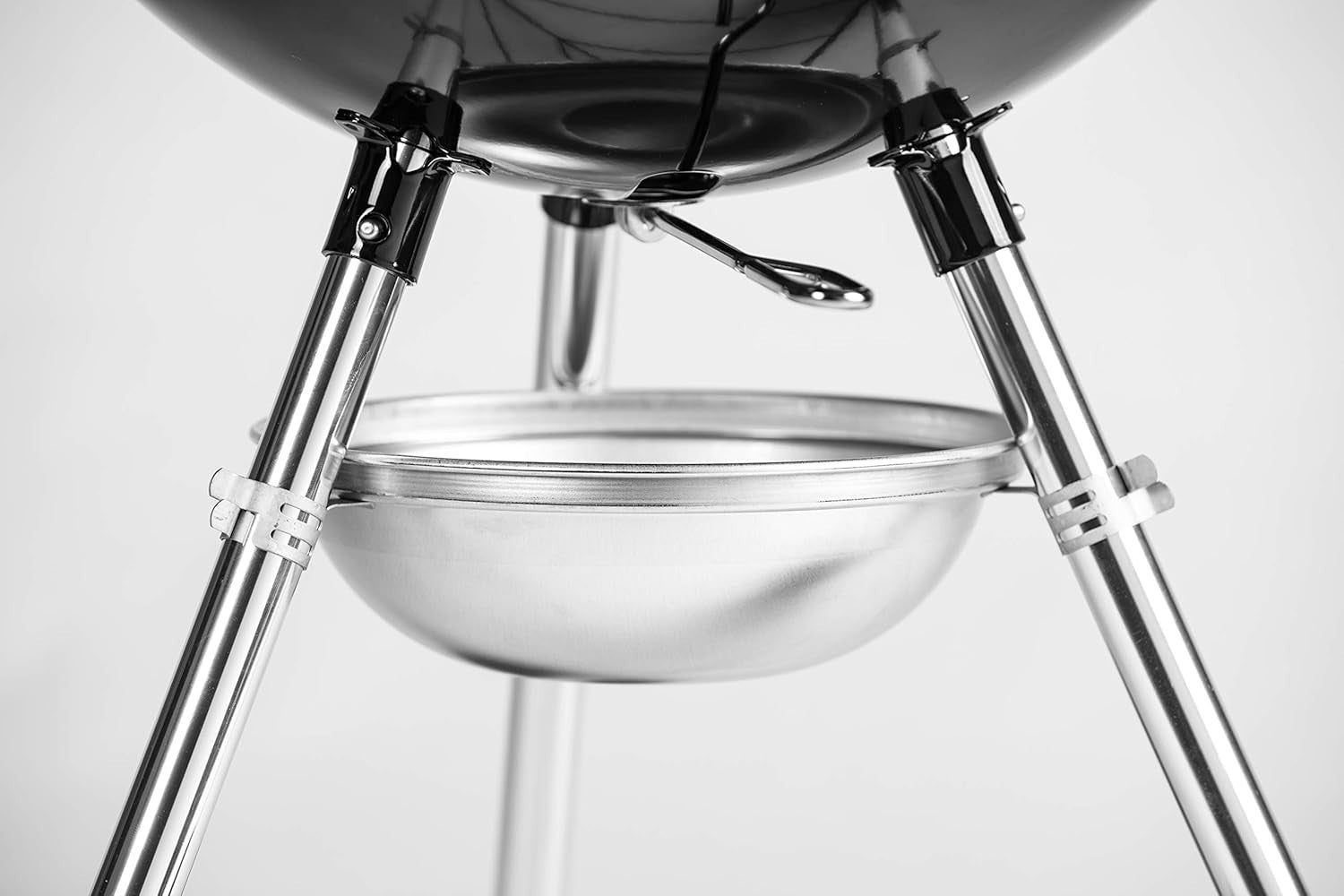 57cm Charcoal BBQ Grill with Lid Thermometer, Wheels & One-Touch Cleaning