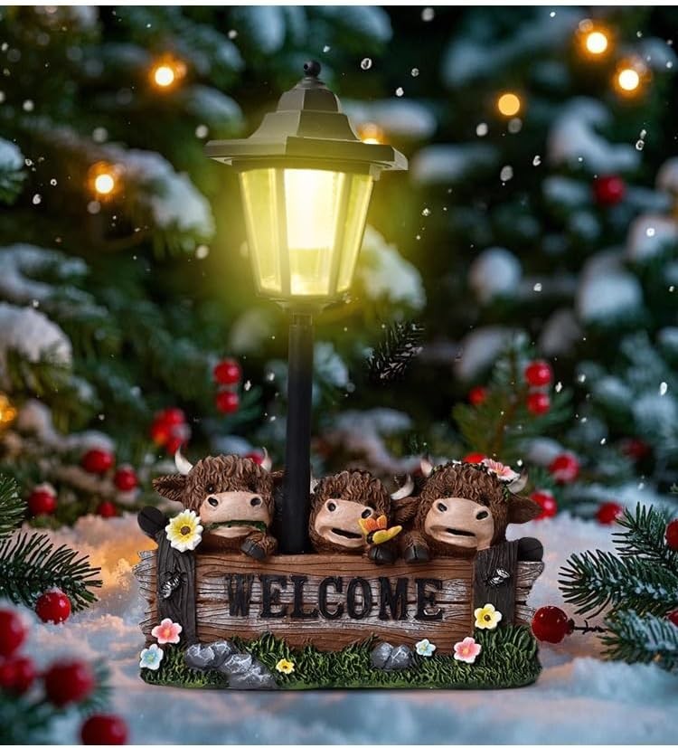 Highland Cattle Garden Ornament • Resin Outdoor Statue with Welcome Sign & Lamp