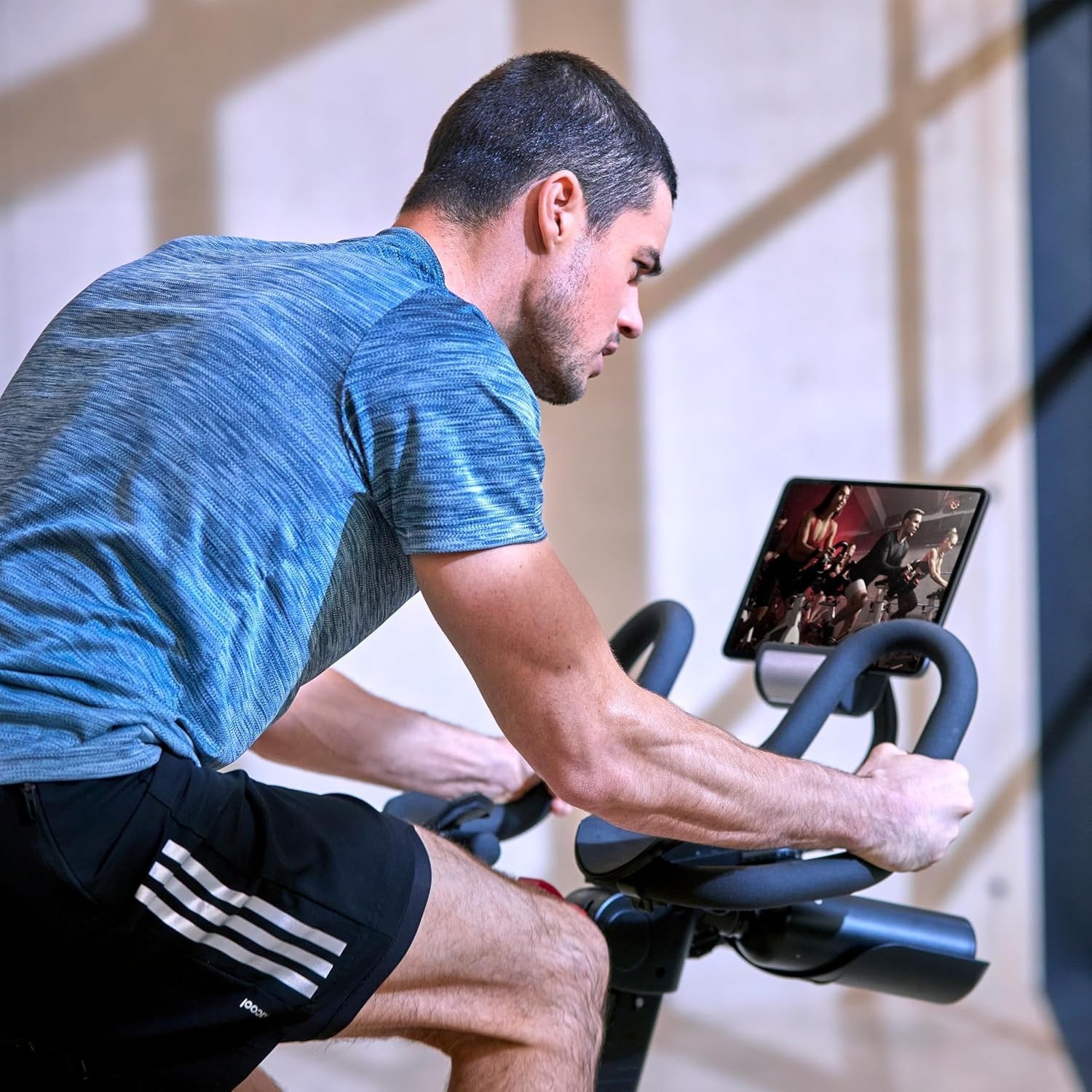Indoor Cycling Bike 16kg Flywheel Bluetooth App Compatible 8-Level Resistance