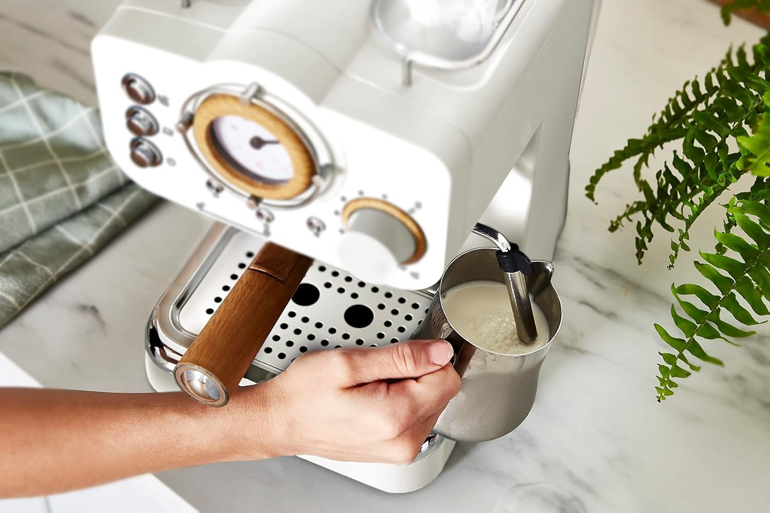 Premium Espresso Coffee Machine 15 Bar Pressure Milk Frother Retro Design 1.2L