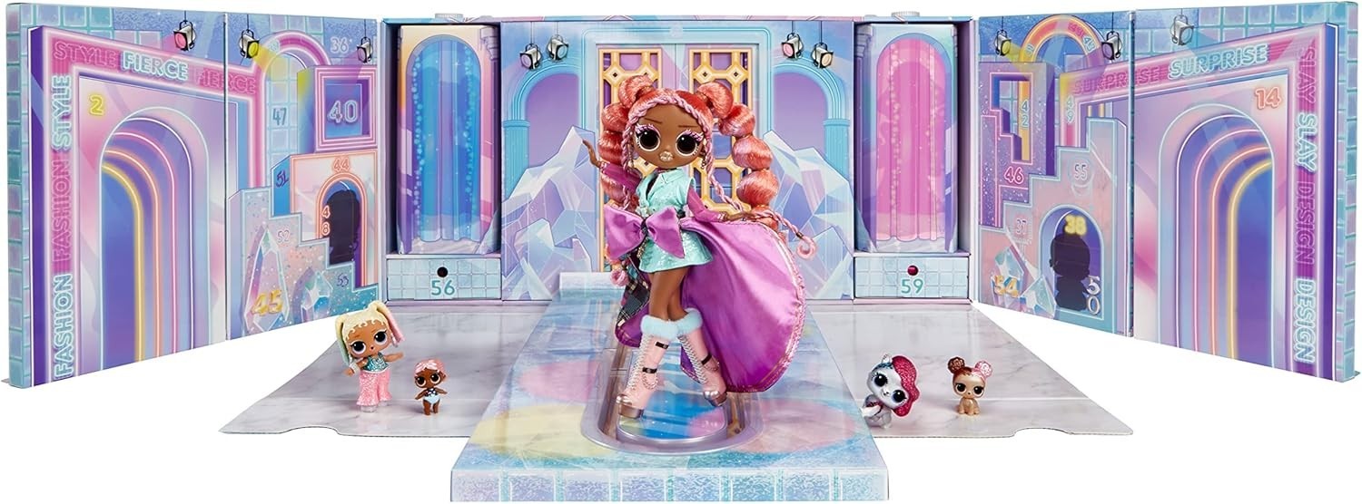 Fashion Show Mega Runway Playset 12 Dolls 80 Surprises 4in1