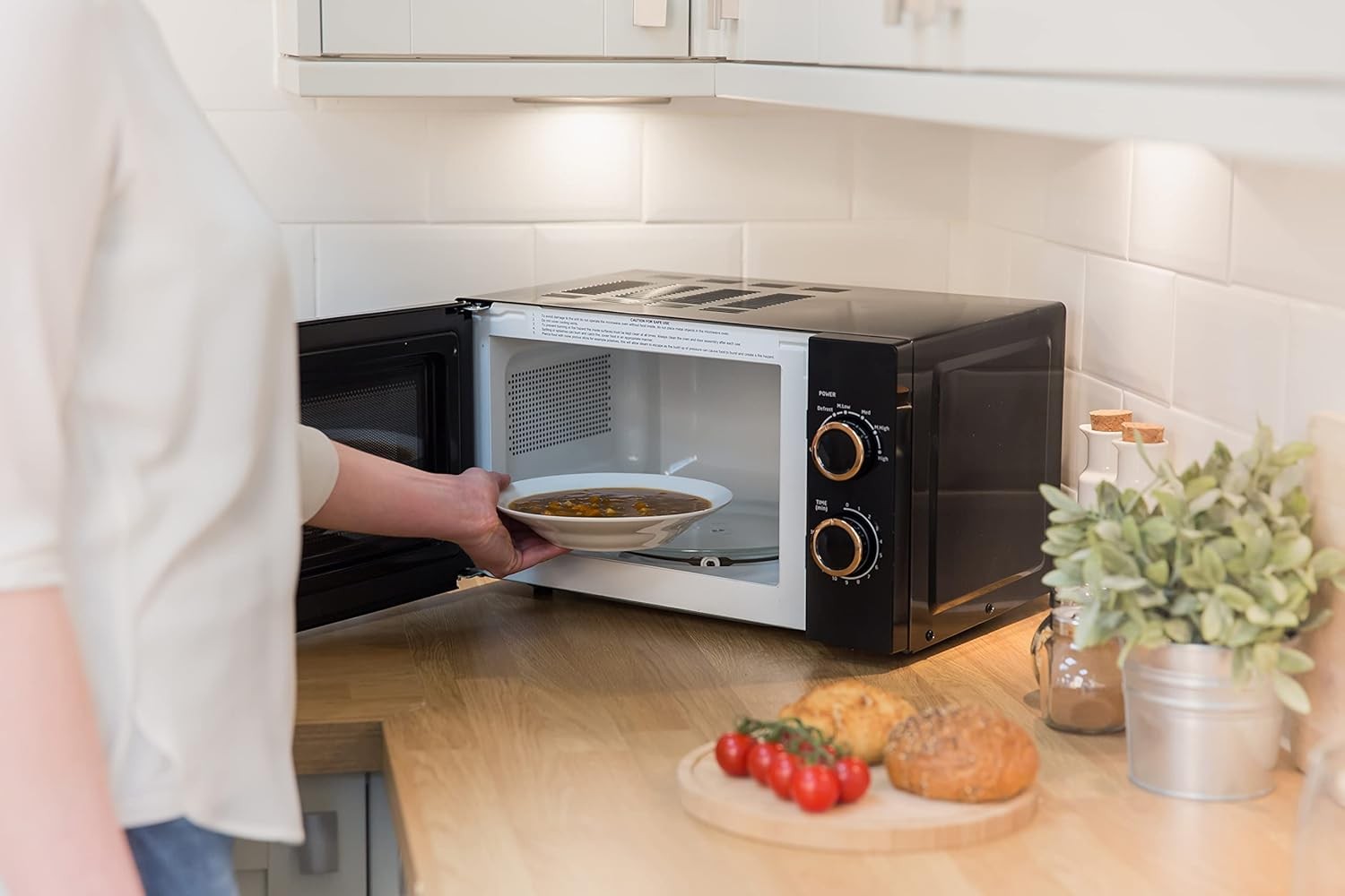 Russell Hobbs 17L 700W Solo Microwave 5 Power Levels Rose Gold