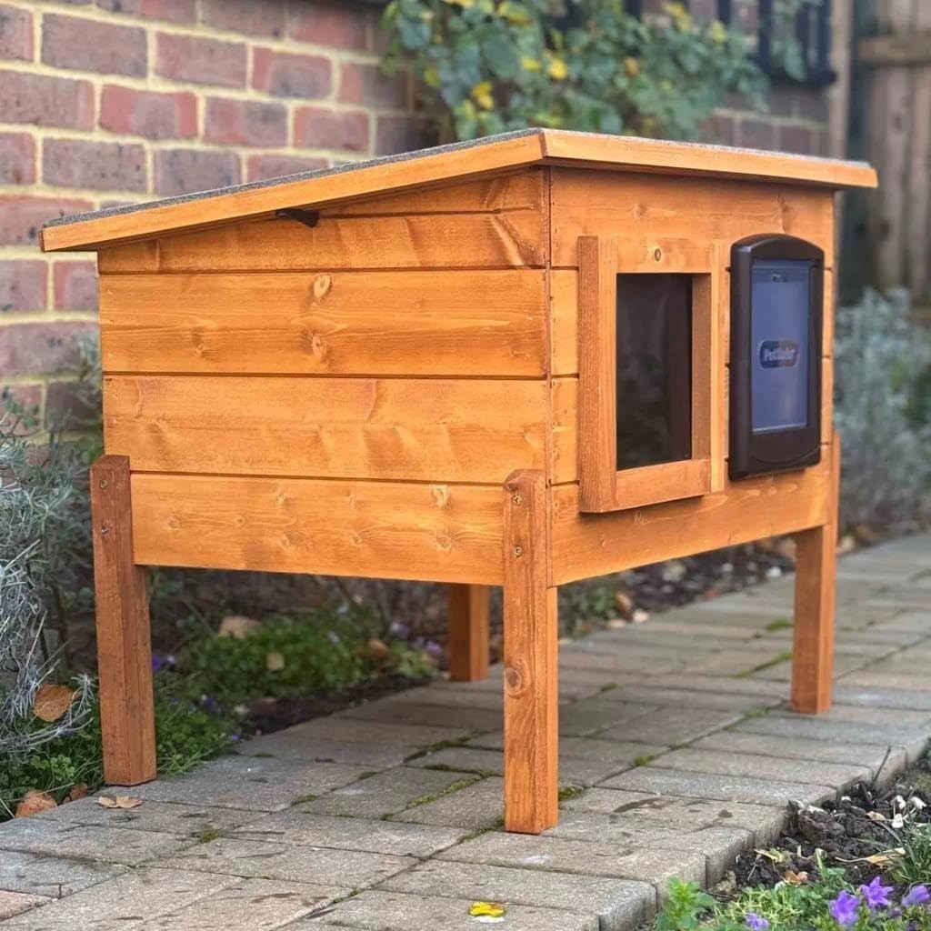 Self-Heating Outdoor Cat Kennel | Pine Wood, Ventilated, Ready to Use
