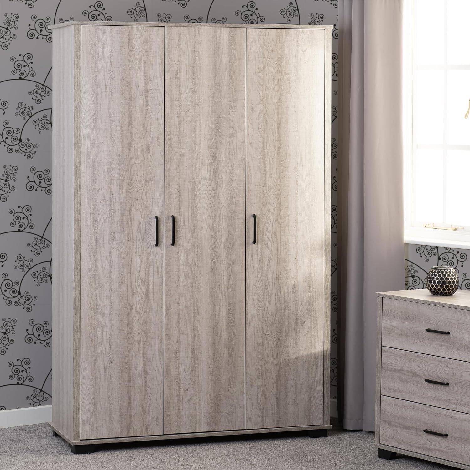 3 Door Light Oak Wardrobe with Adjustable Shelves & Spacious Storage