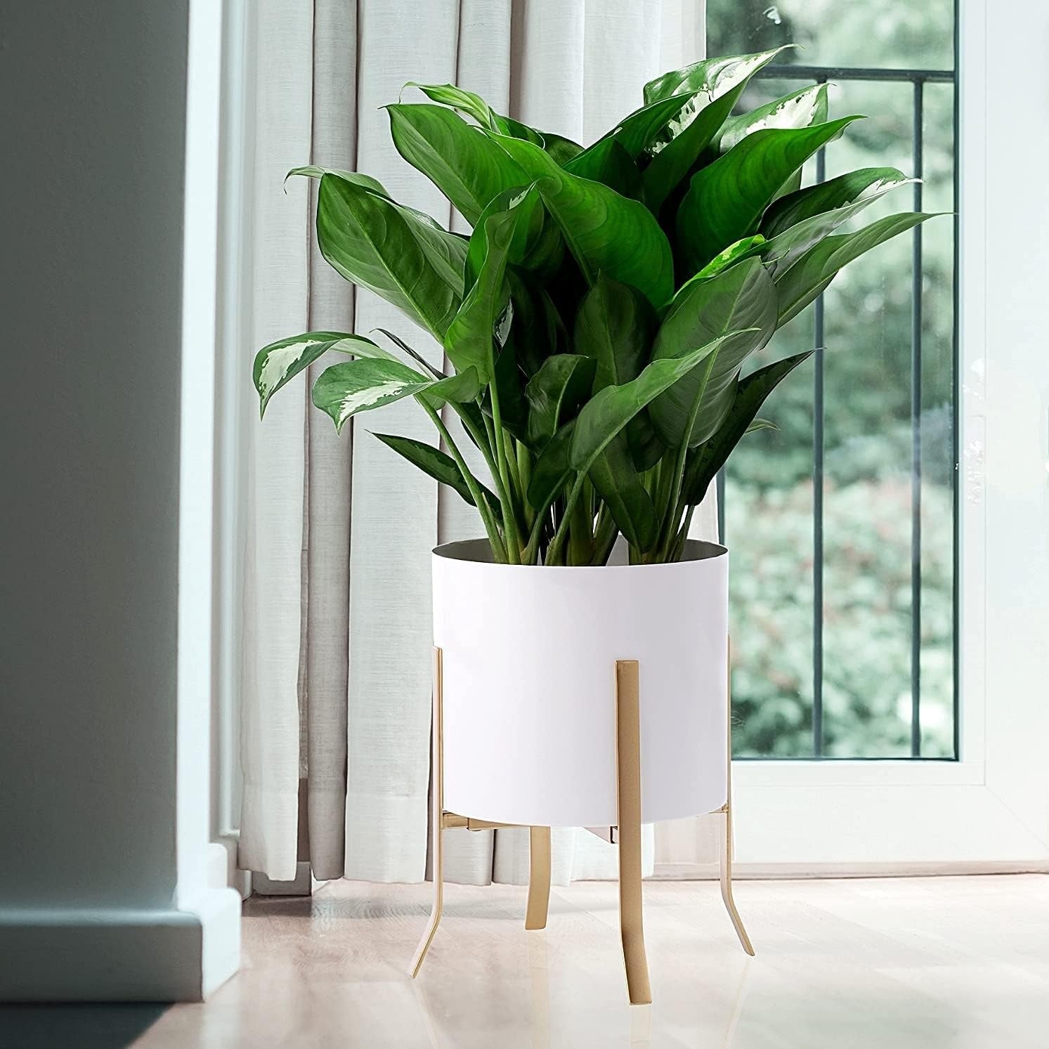 Adjustable Gold Metal Plant Stand Indoor Outdoor Fits 8–12 Inch Pots Modern