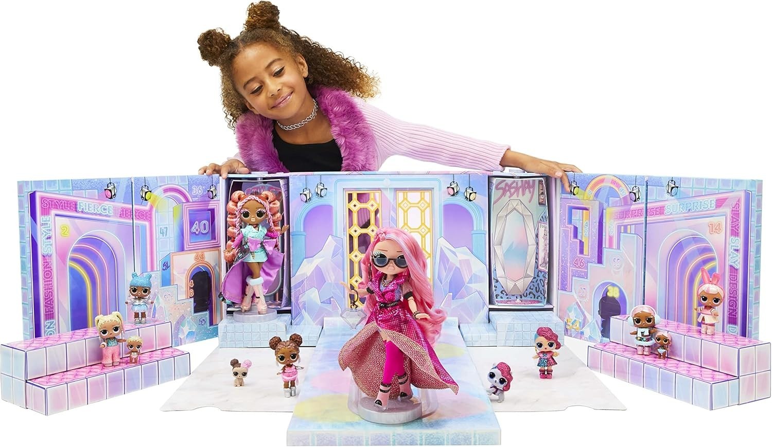 Fashion Show Mega Runway Playset 12 Dolls 80 Surprises 4in1