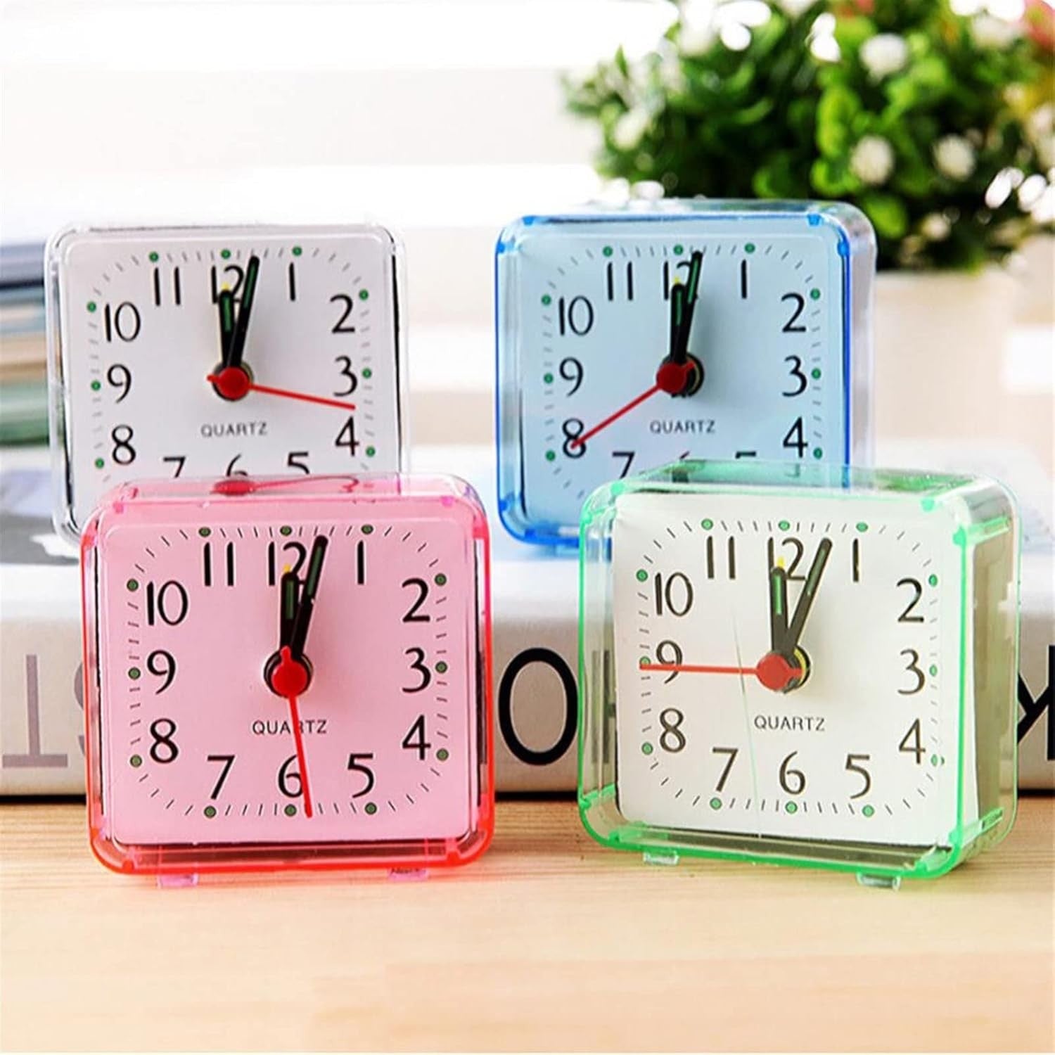 Silent Analog Alarm Clock Battery Powered Bedside Desk Clock Heavy Sleepers