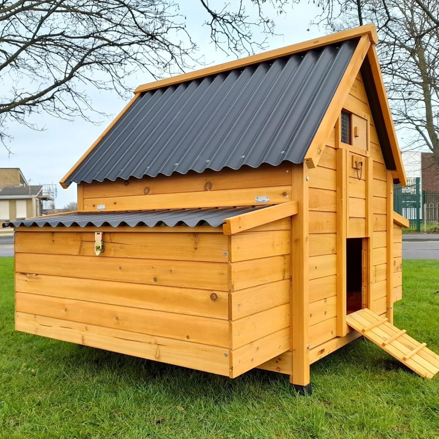 Large Wooden Chicken Coop Eco Roof Dual Pull Out Trays Nest Box 6–8 Birds