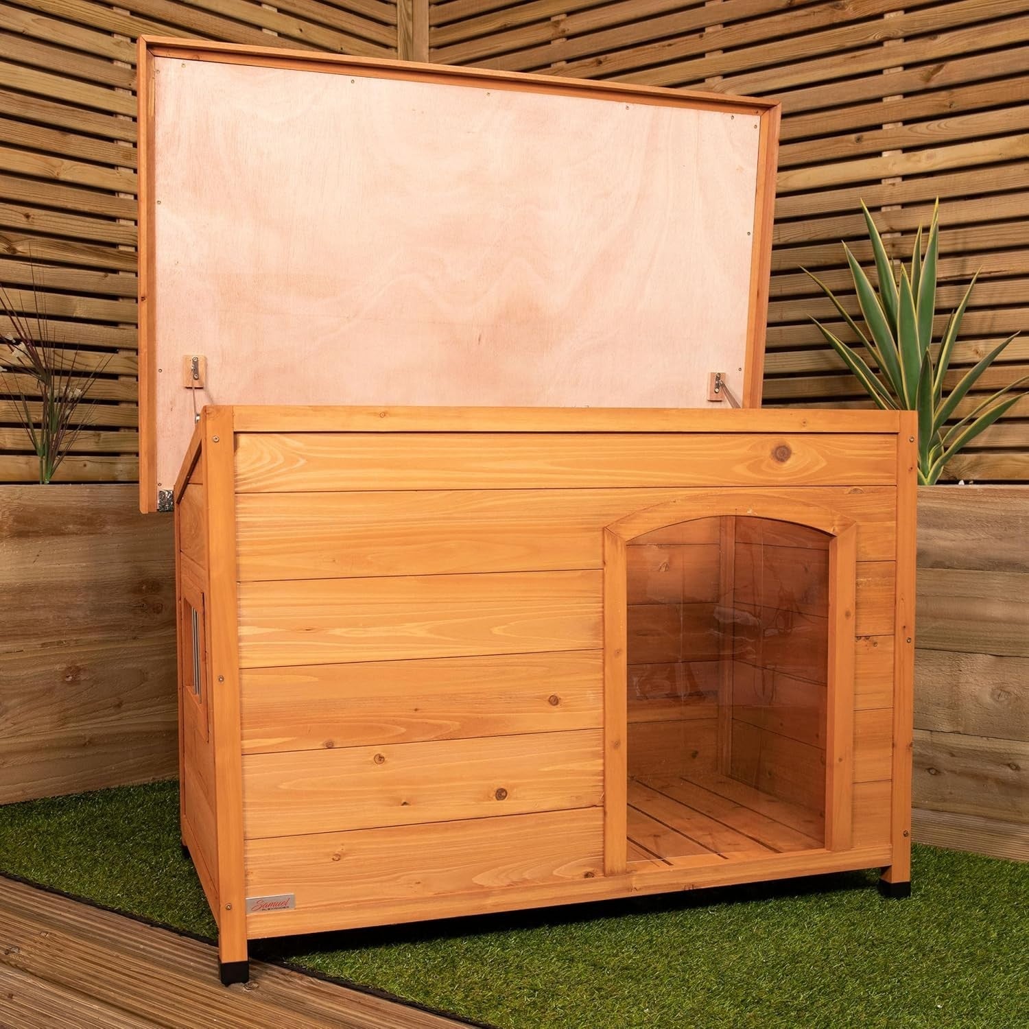 Medium Wooden Outdoor Dog House Kennel with Window, Insulated PVC Door 72x104cm