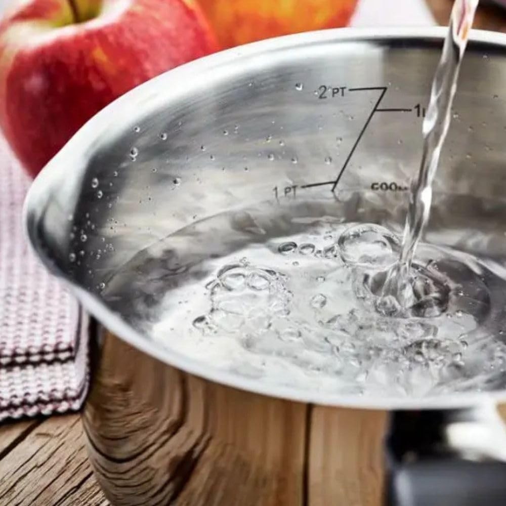 18cm Stainless Steel Saucepan with Strainer Lid & Pouring Lip, 2.1 L Capacity