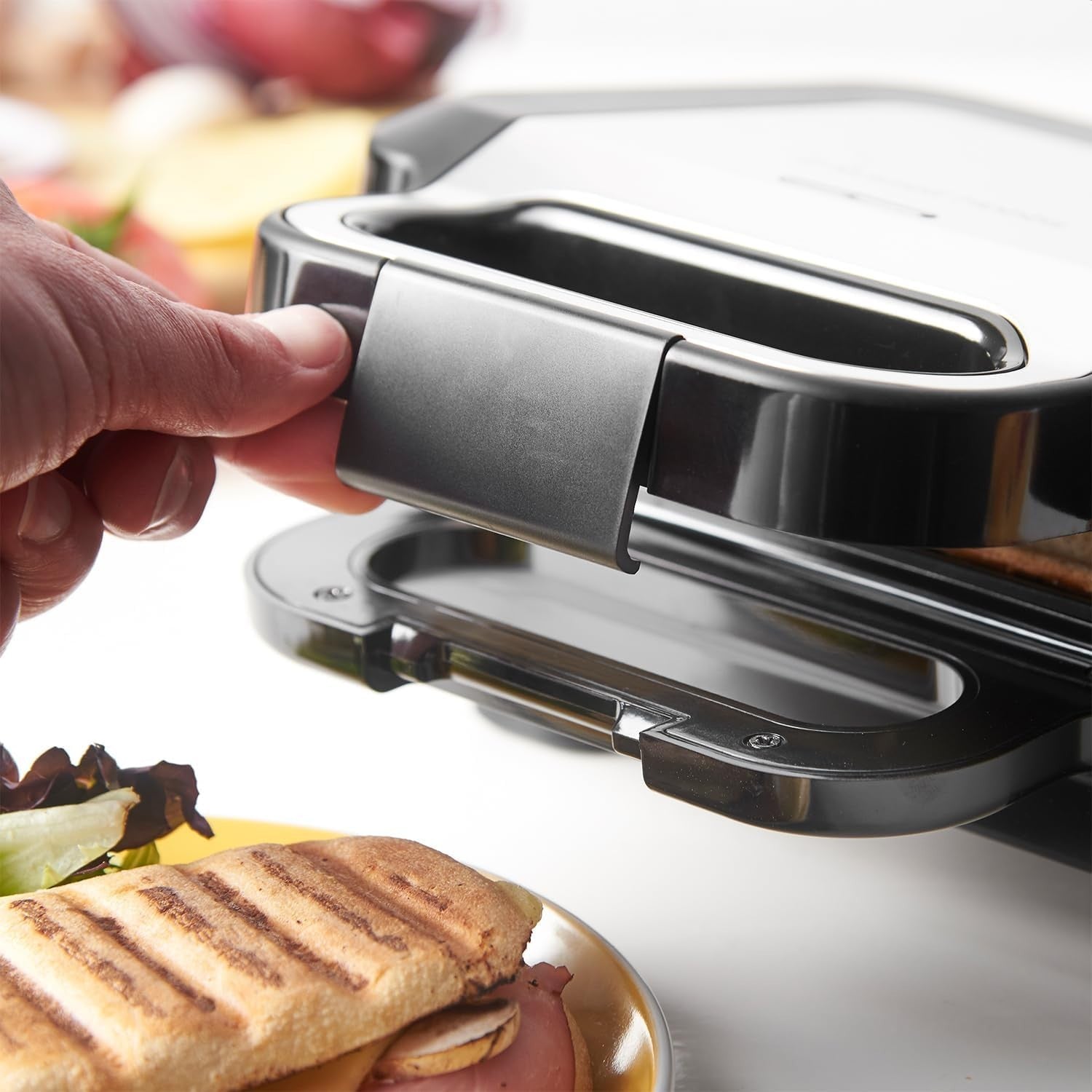 3-in-1 Sandwich Maker Waffle Panini Grill 680W Removable Plates