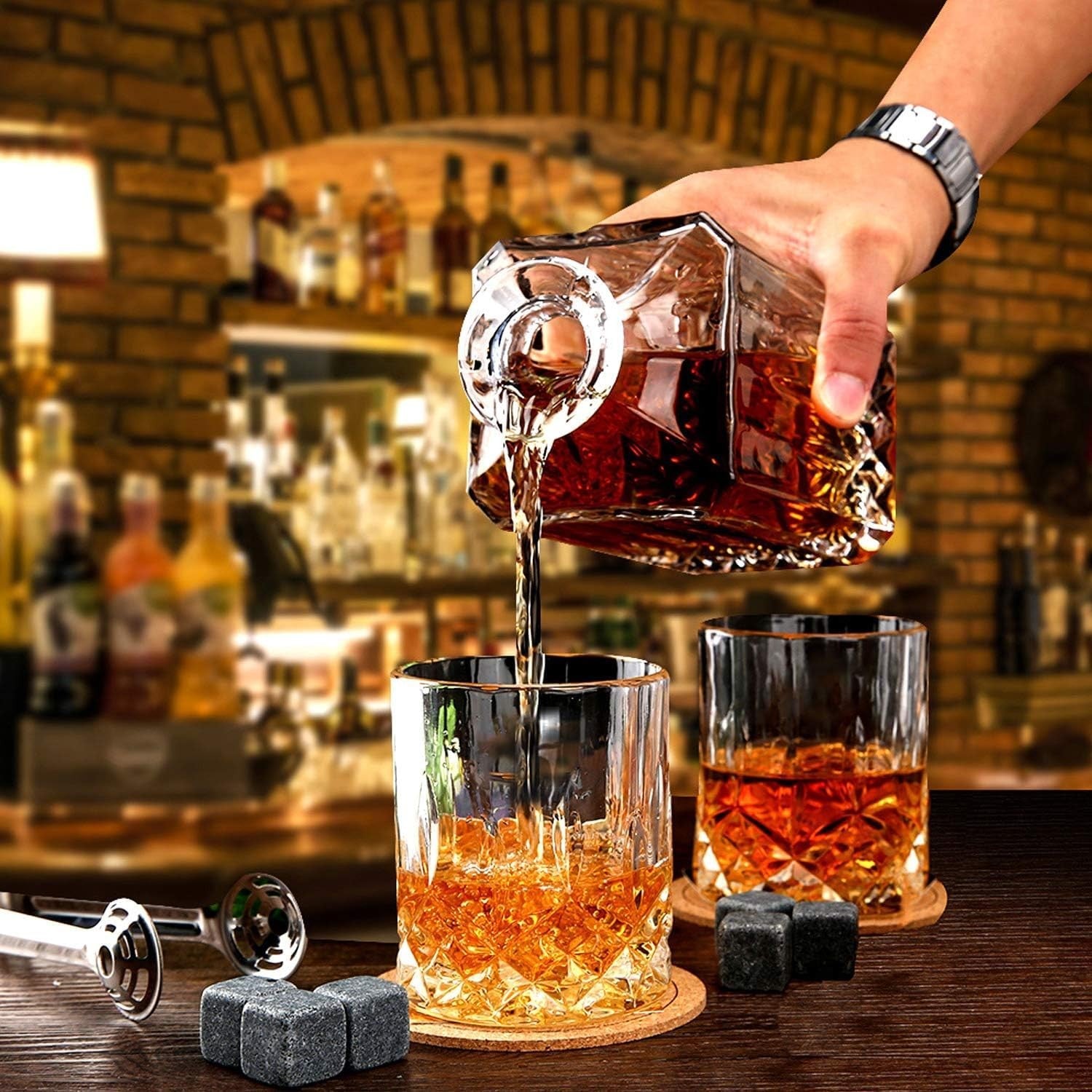 Luxury 5-Piece Whiskey Decanter Set with 4 Crystal Glasses & Gift Box 850ml