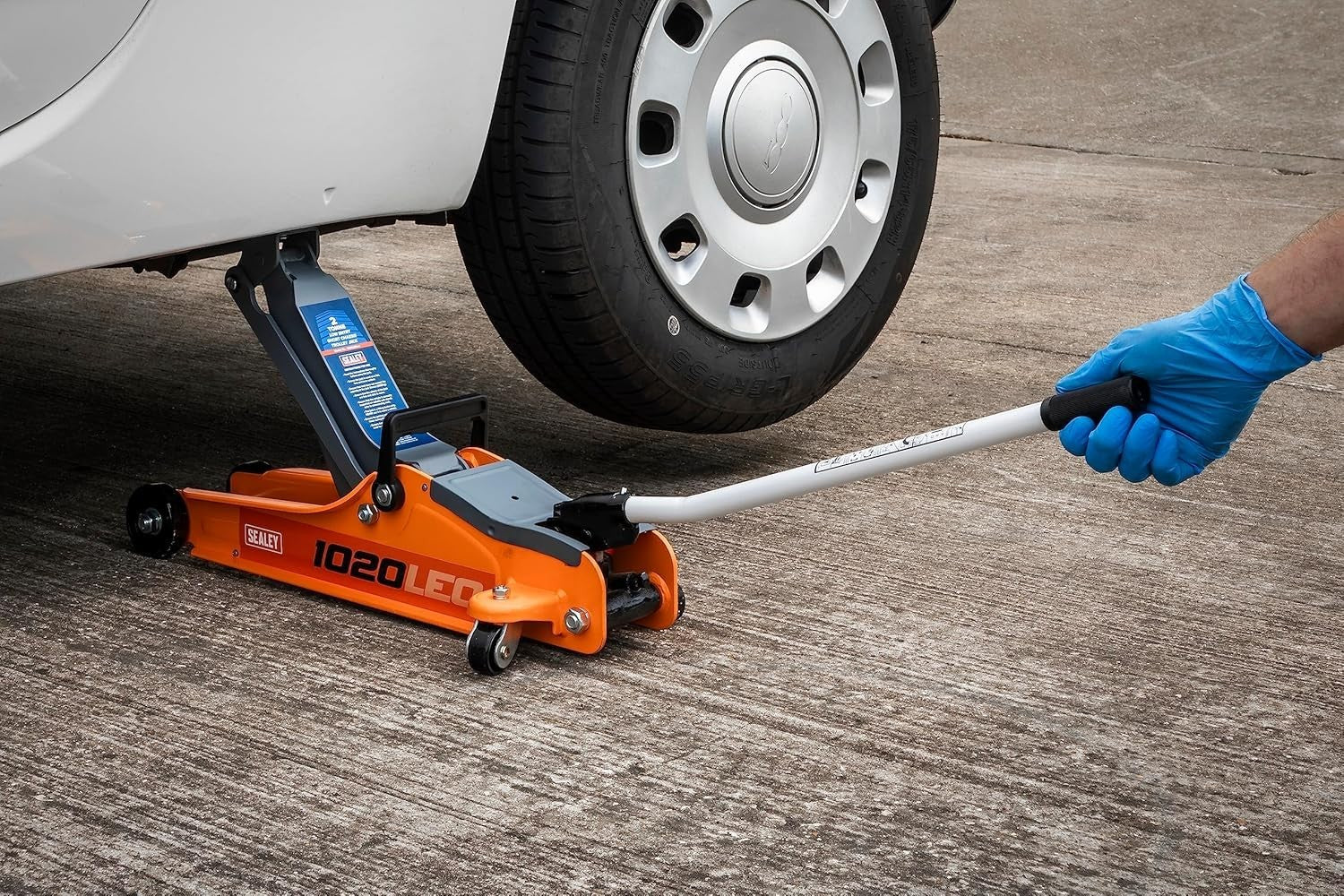 2 Tonne Low Profile Trolley Jack Car Lift 85–385mm Short Chassis Orange