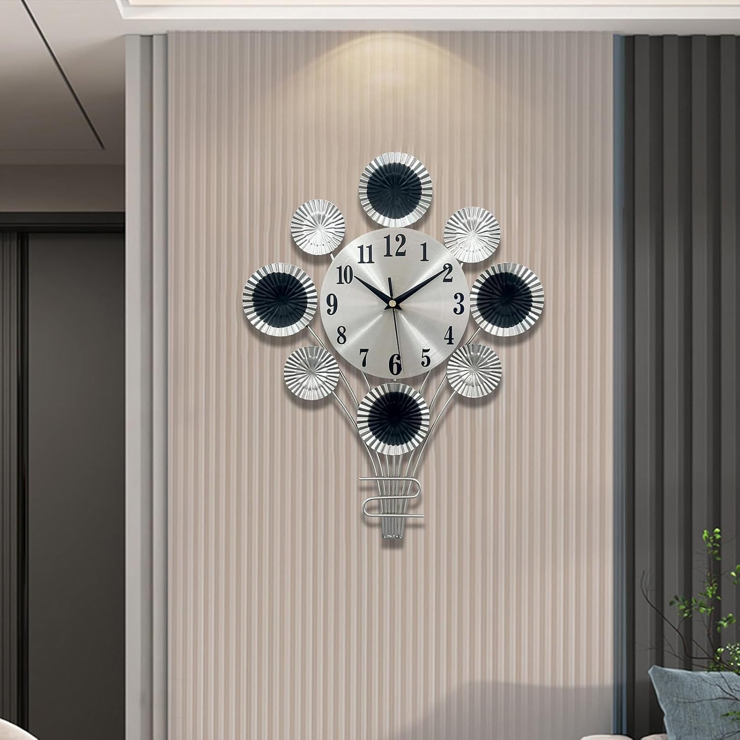 32cm Silver 3D Balloon Wall Clock Modern Silent Non-Ticking Quartz Art Décor