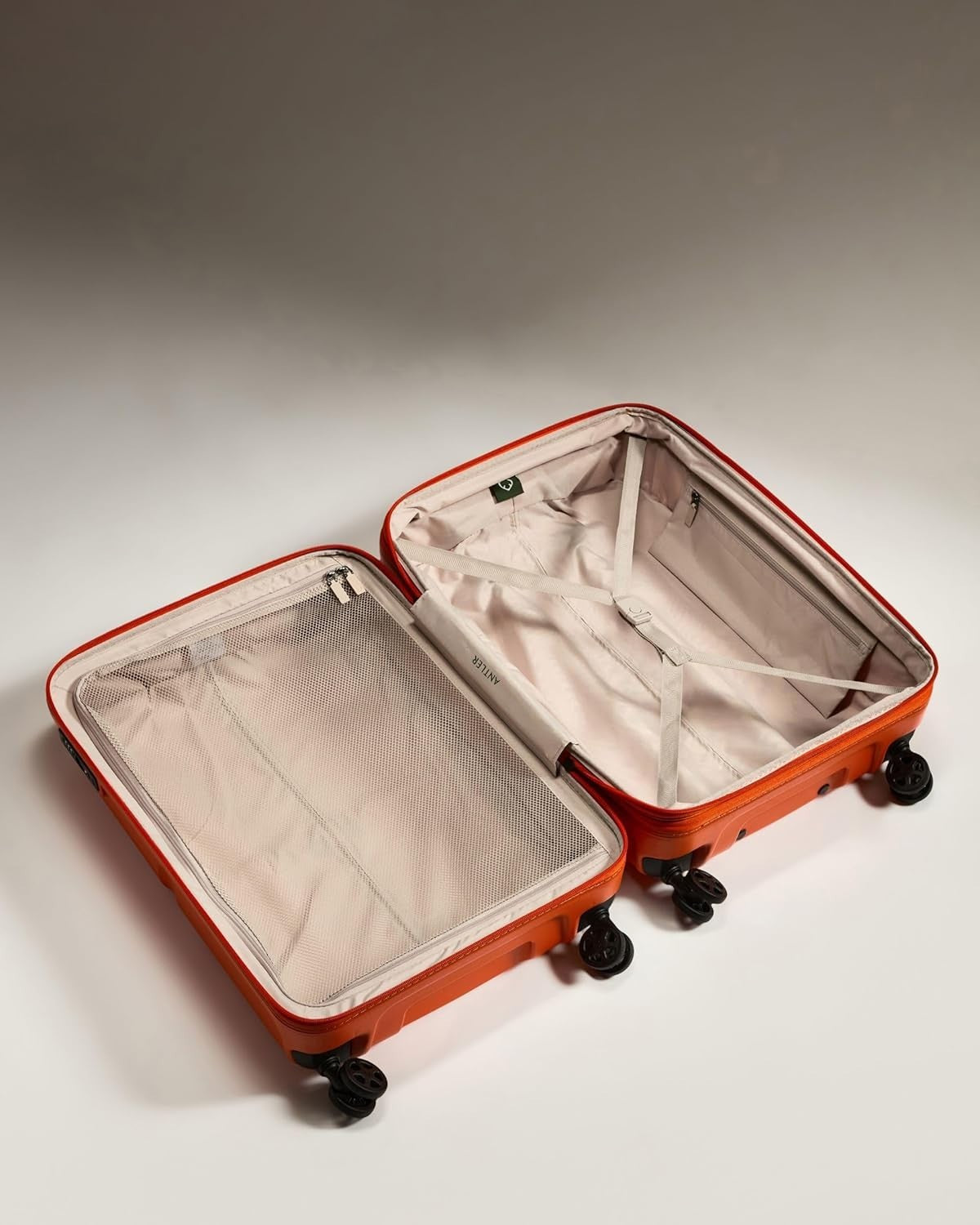Medium Hard Shell Suitcase Expandable 4 Spinner Wheels TSA Lock 68cm Ember