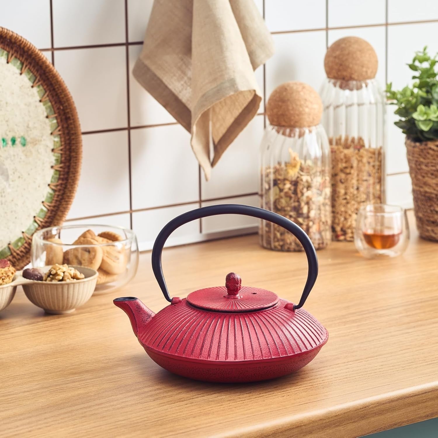 Cast Iron Teapot 800ml Tea Pot with Infuser Japanese Style Red Black