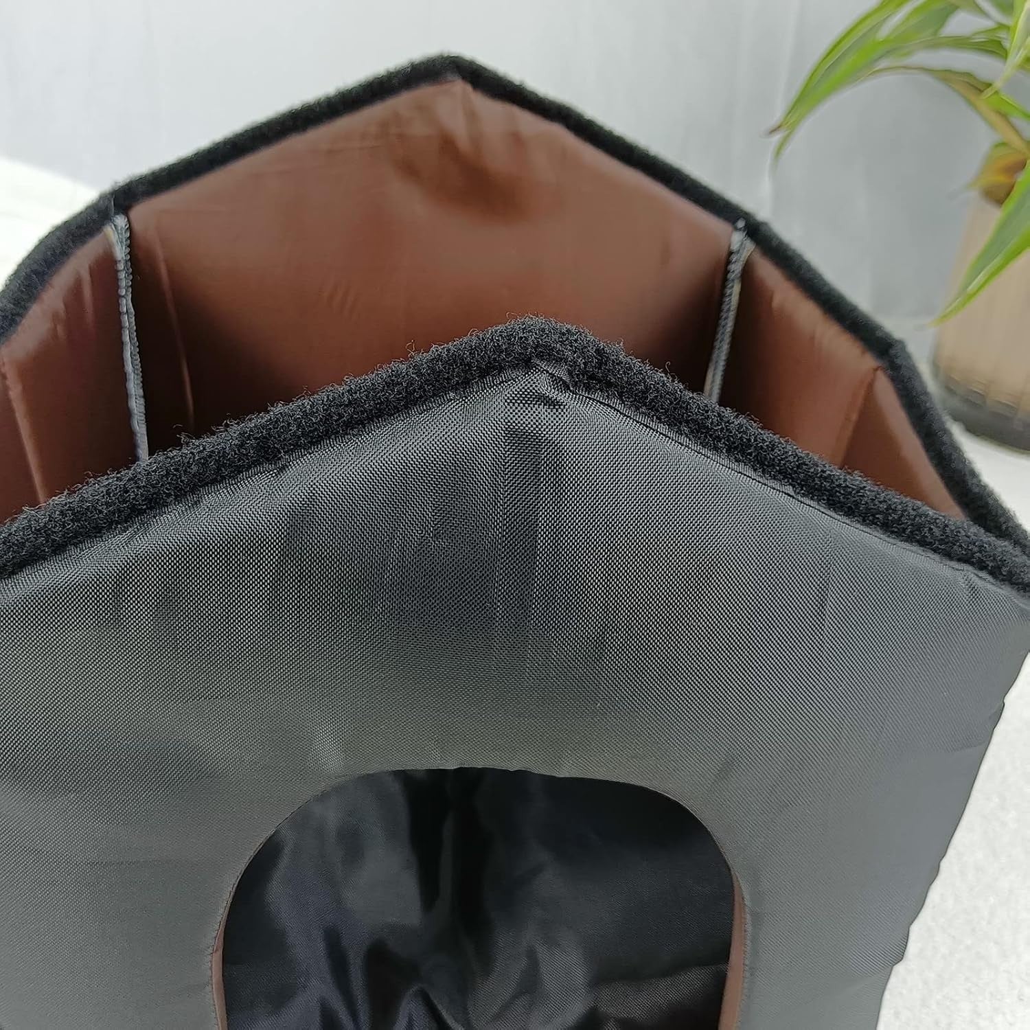 Waterproof Outdoor Cat House – Winter Shelter, Foldable, Warm Bed 40cm