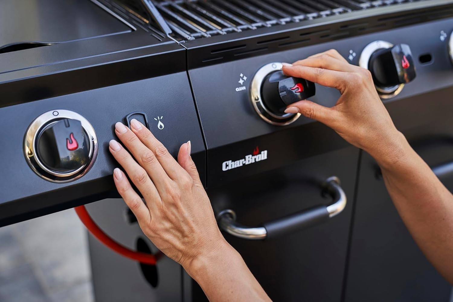 3 Burner Gas BBQ Grill with Side Burner, Infrared Cooking, Cast Iron Grates
