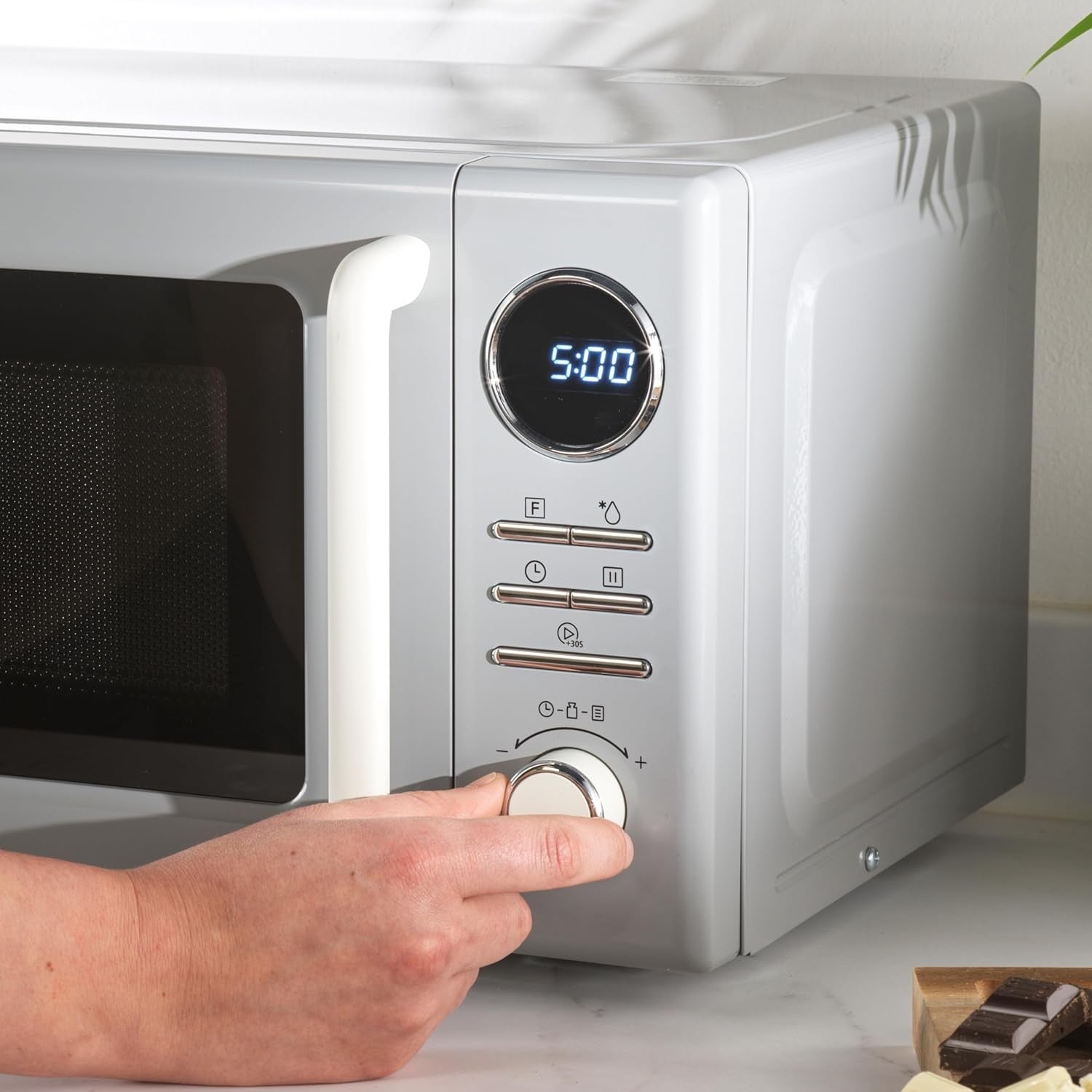 20L Retro Digital Microwave 800W 8 Presets 95min Timer Grey