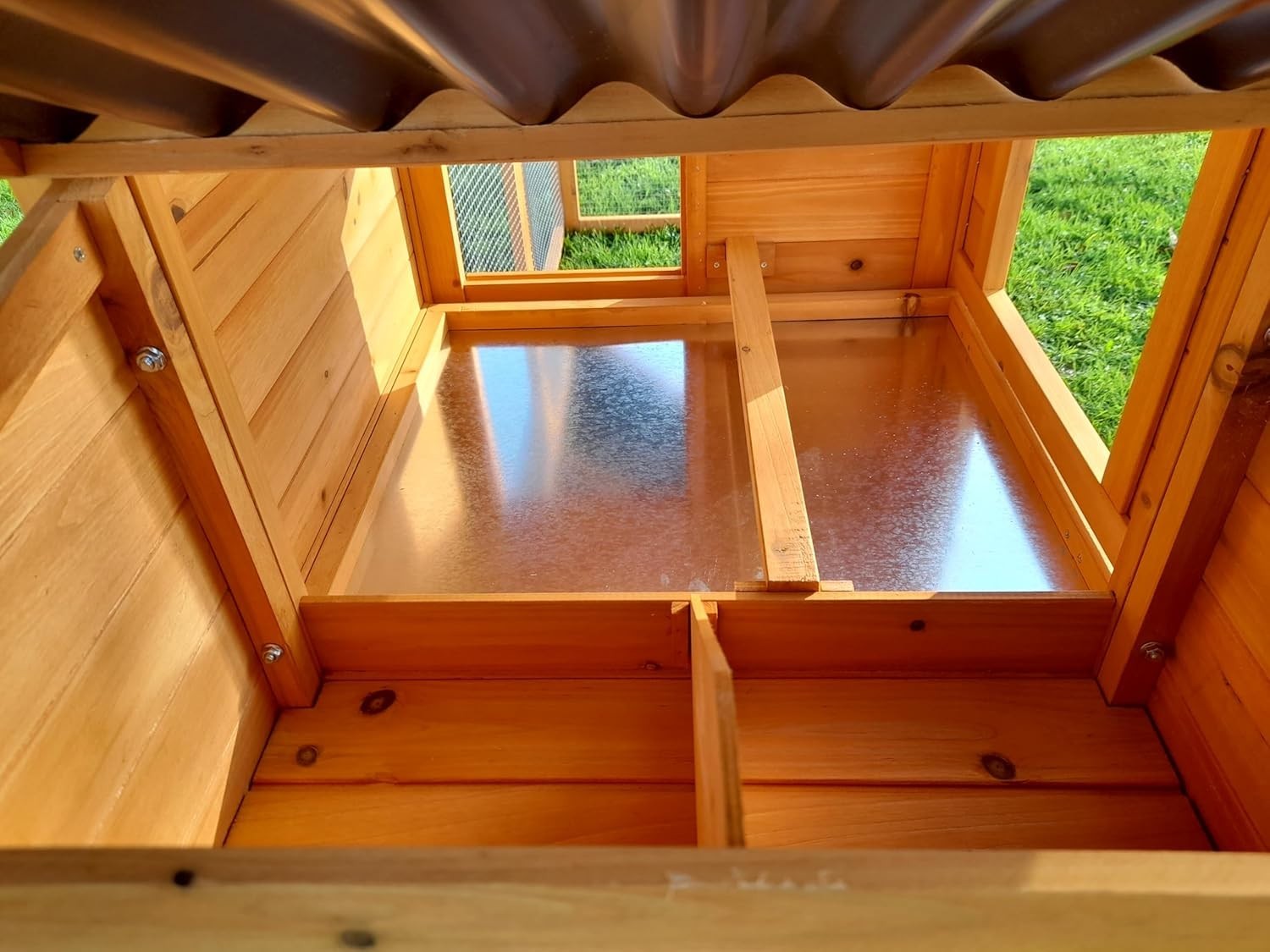 Compact Wooden Chicken Coop Covered Run Pull Out Tray 2–4 Birds