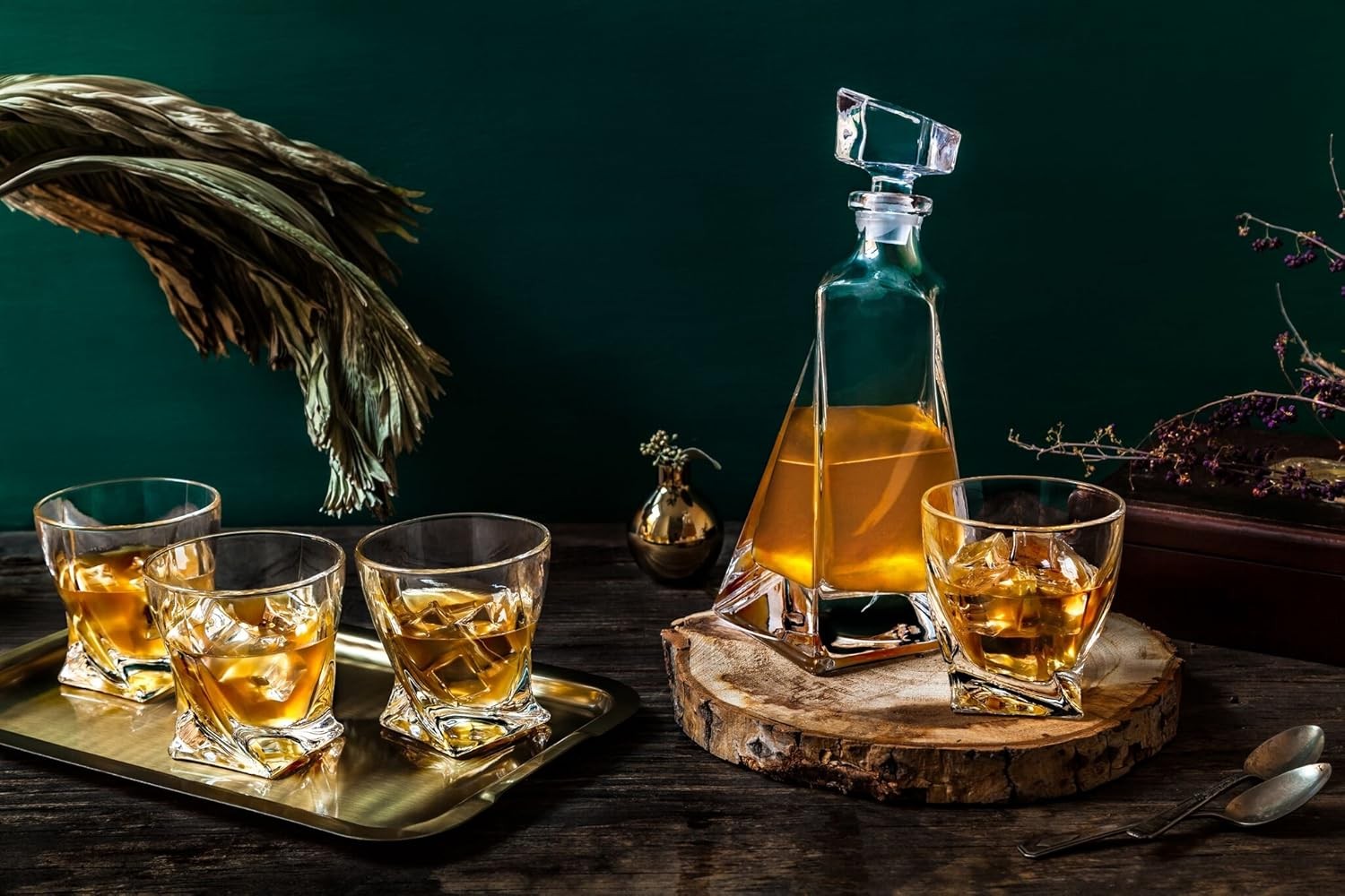 Crystal Whiskey Decanter Set 5-Piece | 22oz Carafe + 4 Old Fashioned Glasses Gif