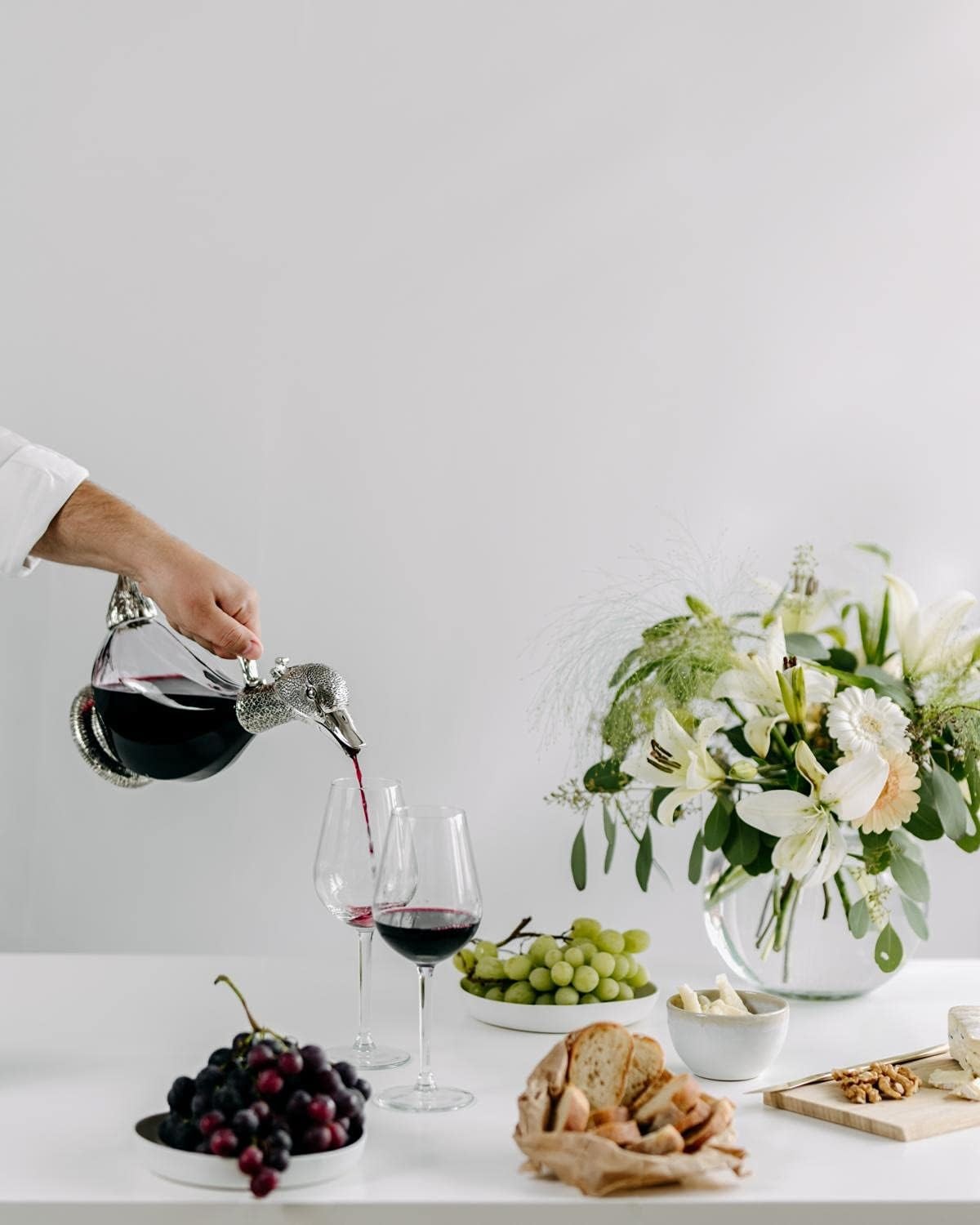 Luxury Duck-Shaped Wine Decanter 0.9L Glass Carafe with Silver-Plated Detail