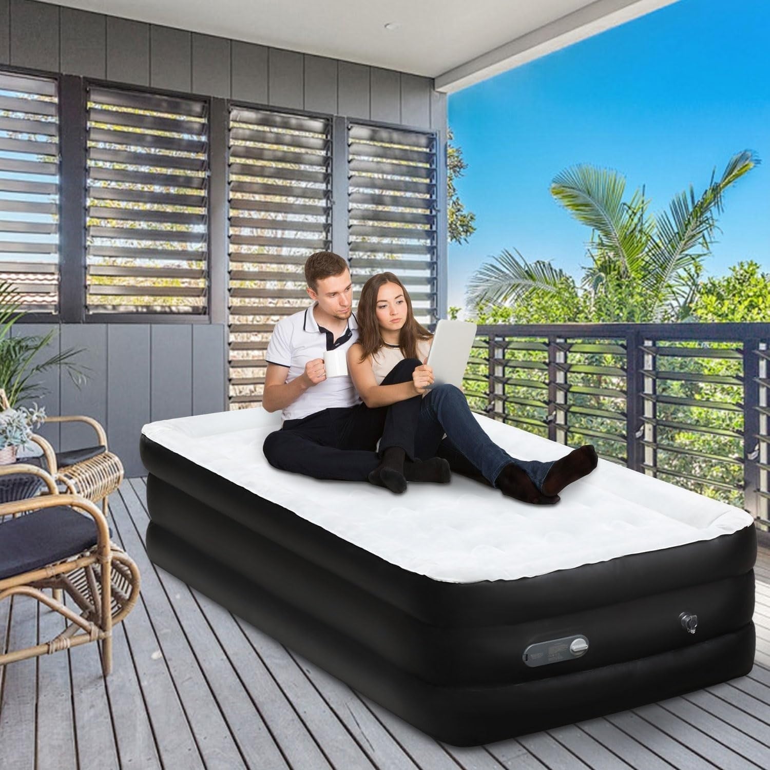Double Air Bed with Built-in Pump, Inflatable Mattress 200x152x46