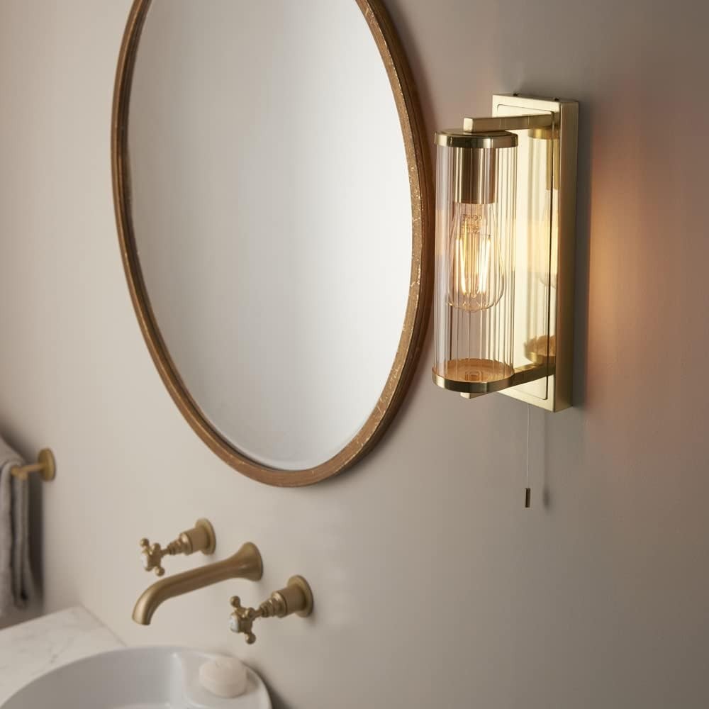 Satin Brass Bathroom Wall Light IP44 Ribbed Glass E27 Fixture Pull Switch