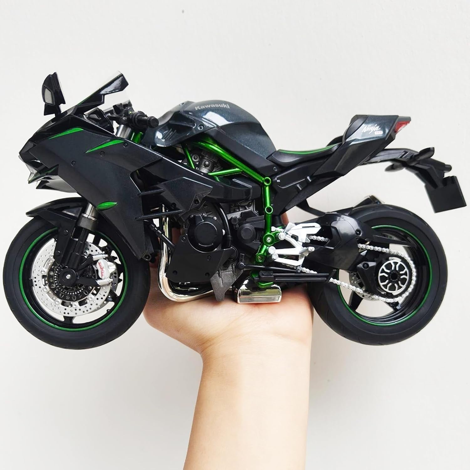 Realistic 1:9 Scale Die-Cast Mini Motorcycle Model, No Assembly Needed