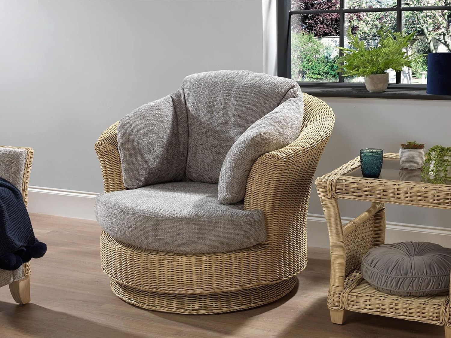 Large Swivel Rattan Armchair with Cushions Indoor Cane Lounge Chair 360°