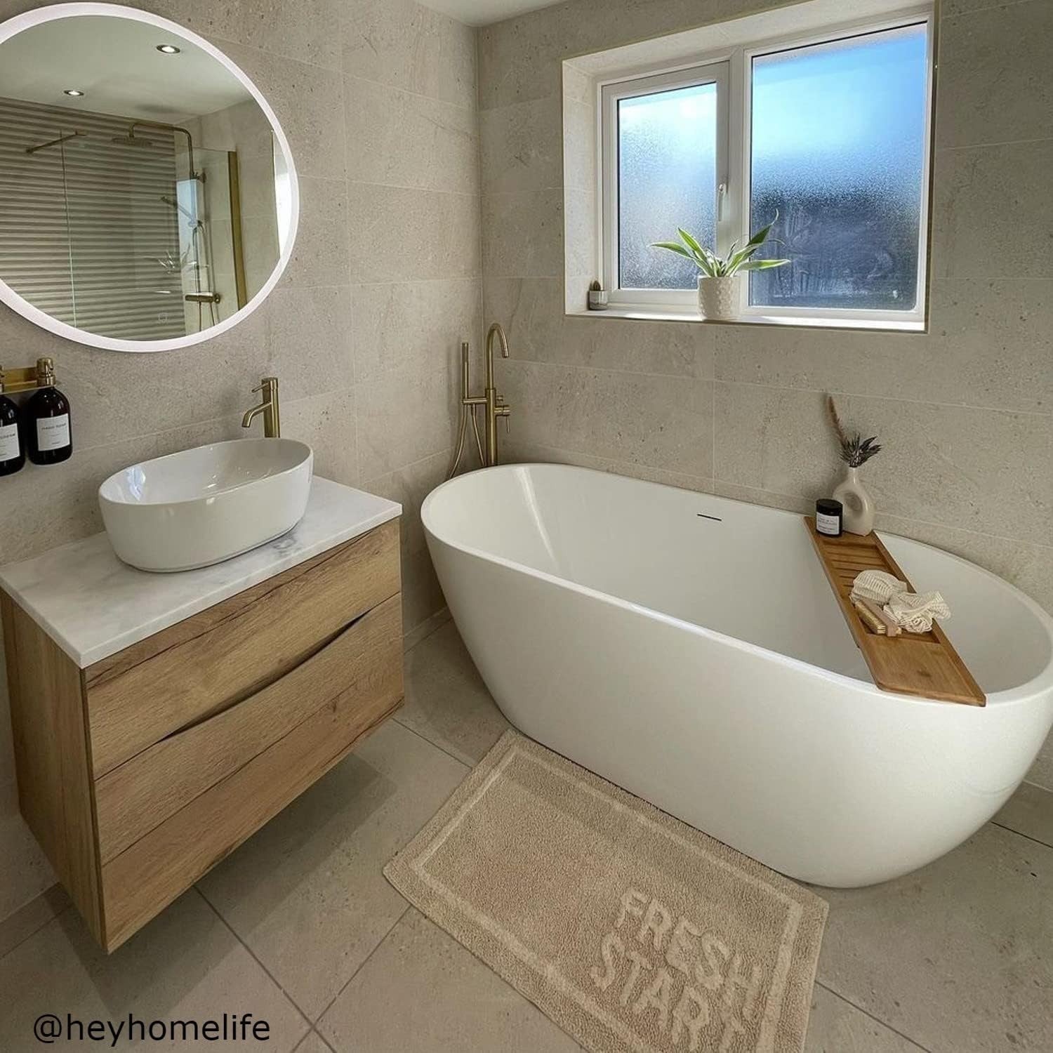 1650x750mm Freestanding Double Ended Bath White Acrylic Oval Modern