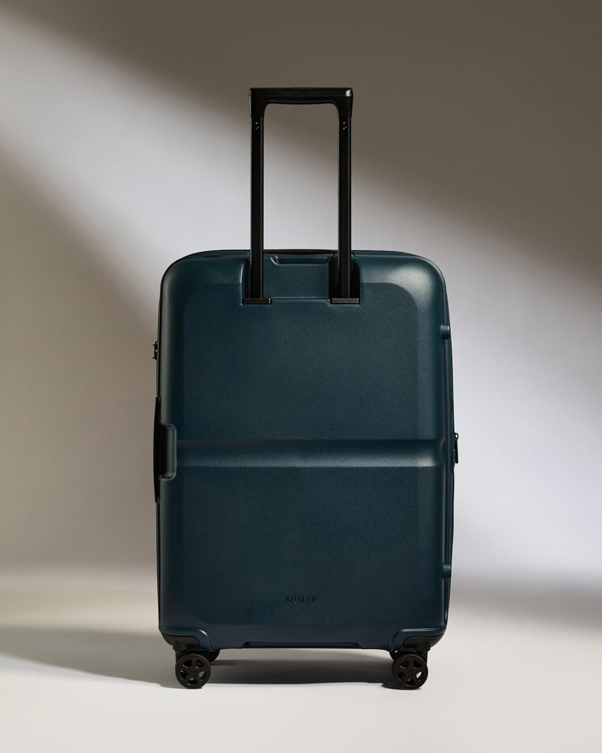 Medium Hard Shell Suitcase Expandable 4 Spinner Wheels TSA Lock 68cm Indigo