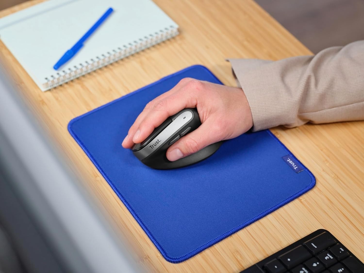 Rechargeable Vertical Ergonomic Mouse 2400 DPI 6 Button USB Black