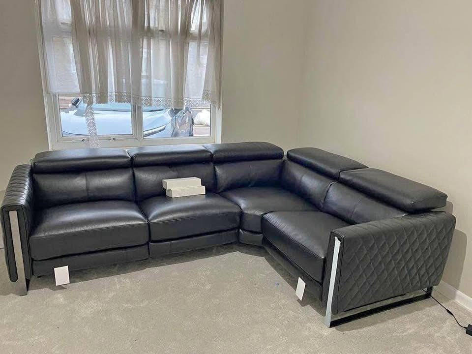 Exquisite Black Leather Corner Sofa (PTP)