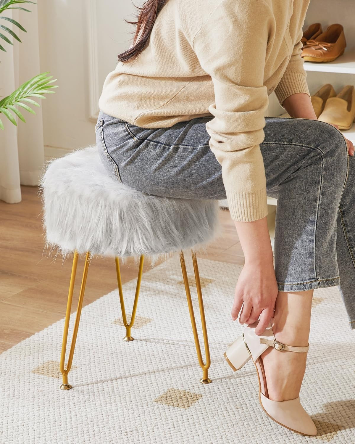 Gray Faux Fur Round Vanity Stool – Soft Padded Makeup Seat with Metal Legs